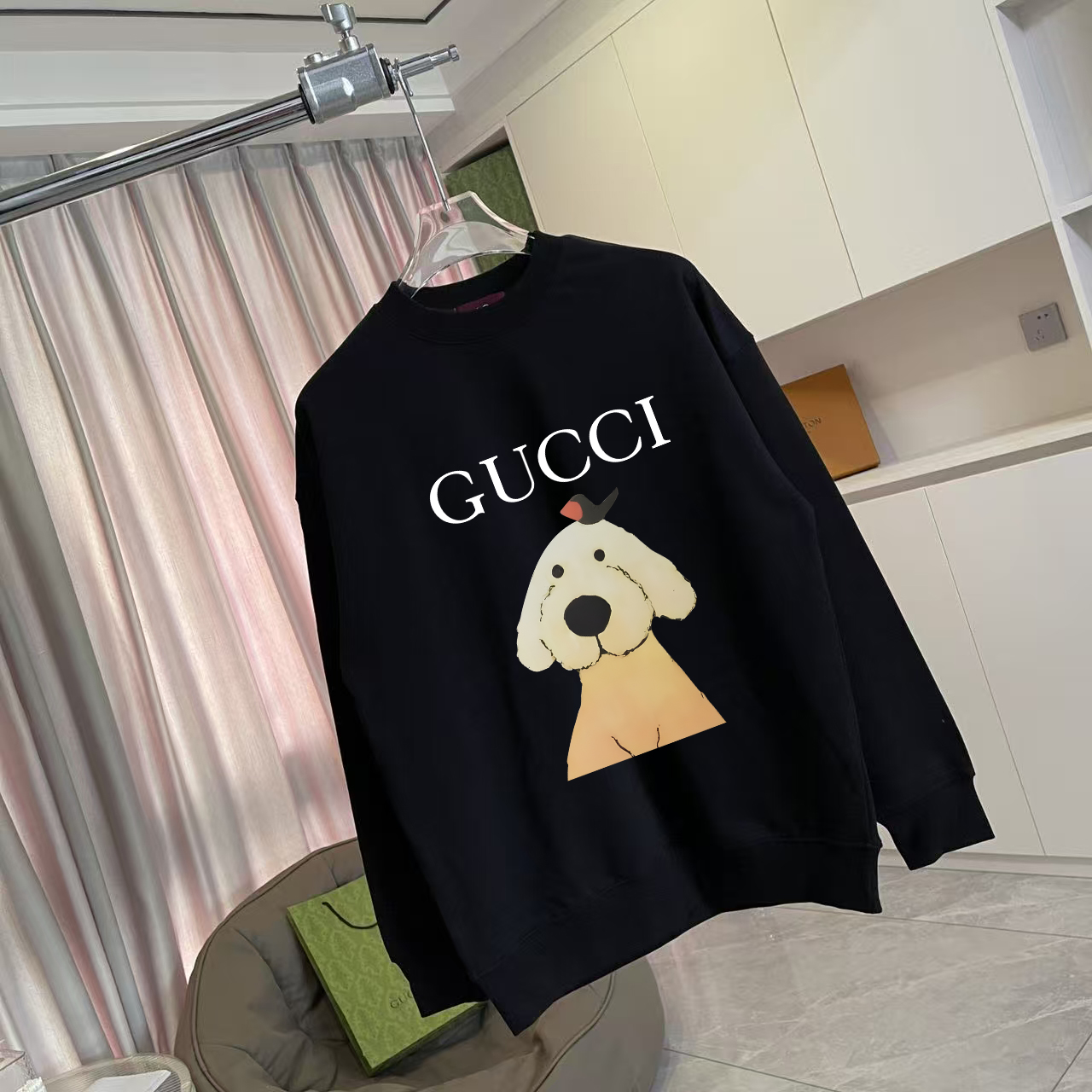 Gucci Sudadera Unisex con Logo y Estampado de Perro - Colección 2025 3 i1759076076593 8580 0 1