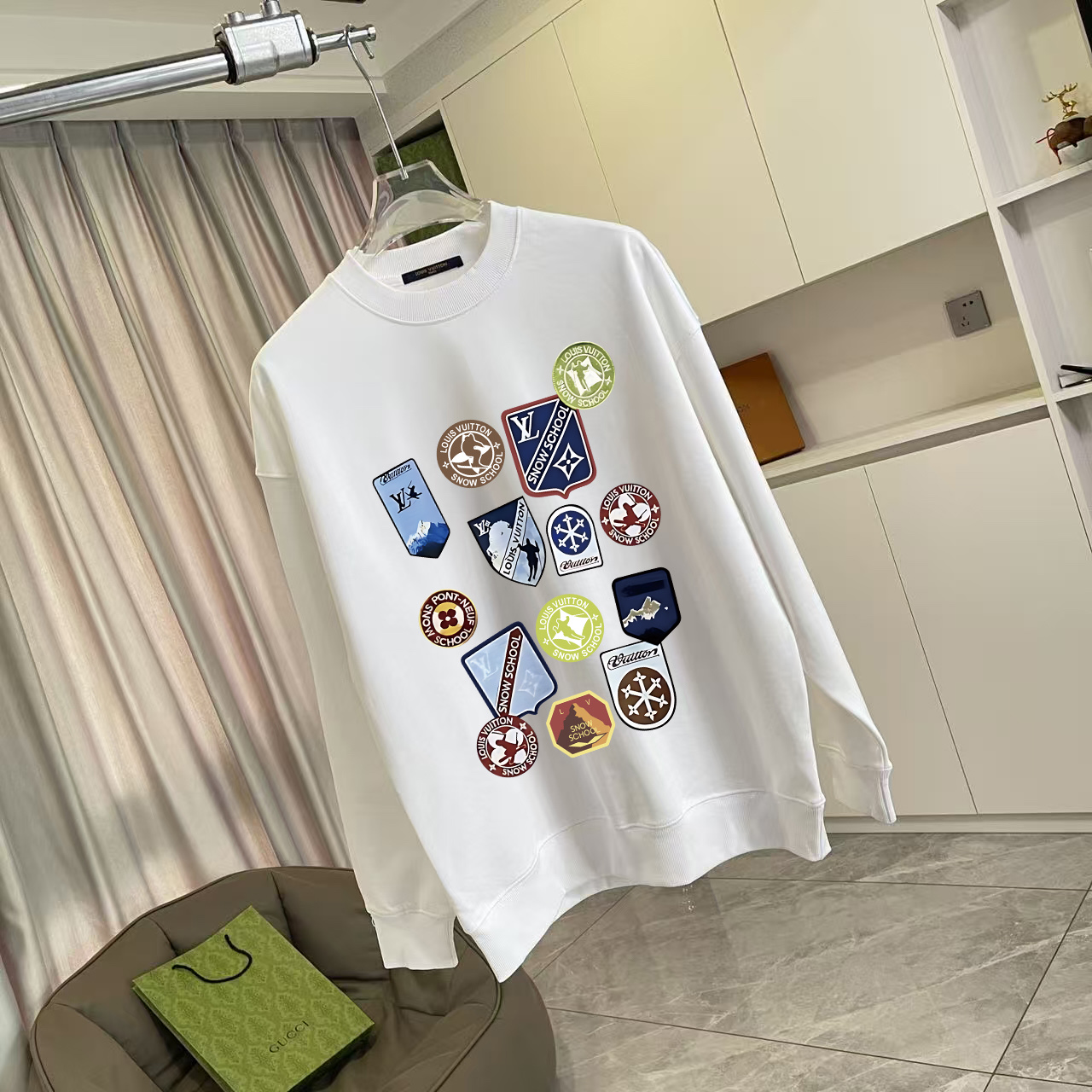 💰135
1V*2025冬季新款 个性字母logo印花 定制面料400g 圆领卫衣 男女同款
尺码:S M L XL XXL 五个码
颜色:黑色 白色