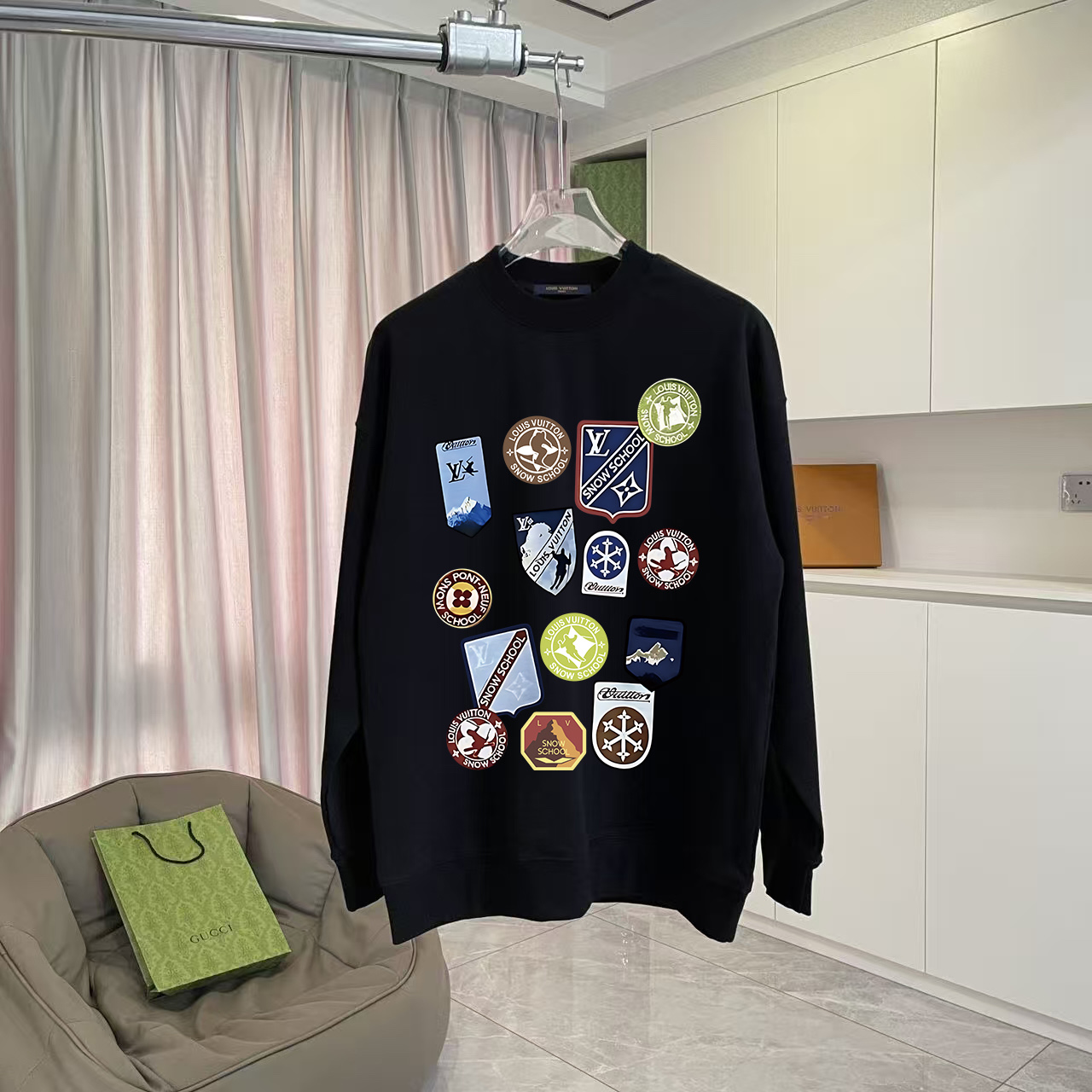 💰135
1V*2025冬季新款 个性字母logo印花 定制面料400g 圆领卫衣 男女同款
尺码:S M L XL XXL 五个码
颜色:黑色 白色