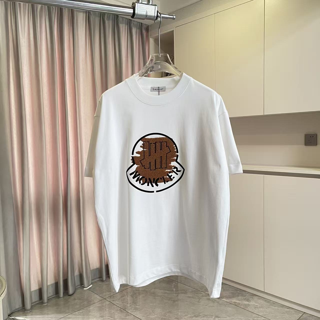 몽클레어 남여공용 반팔 48680