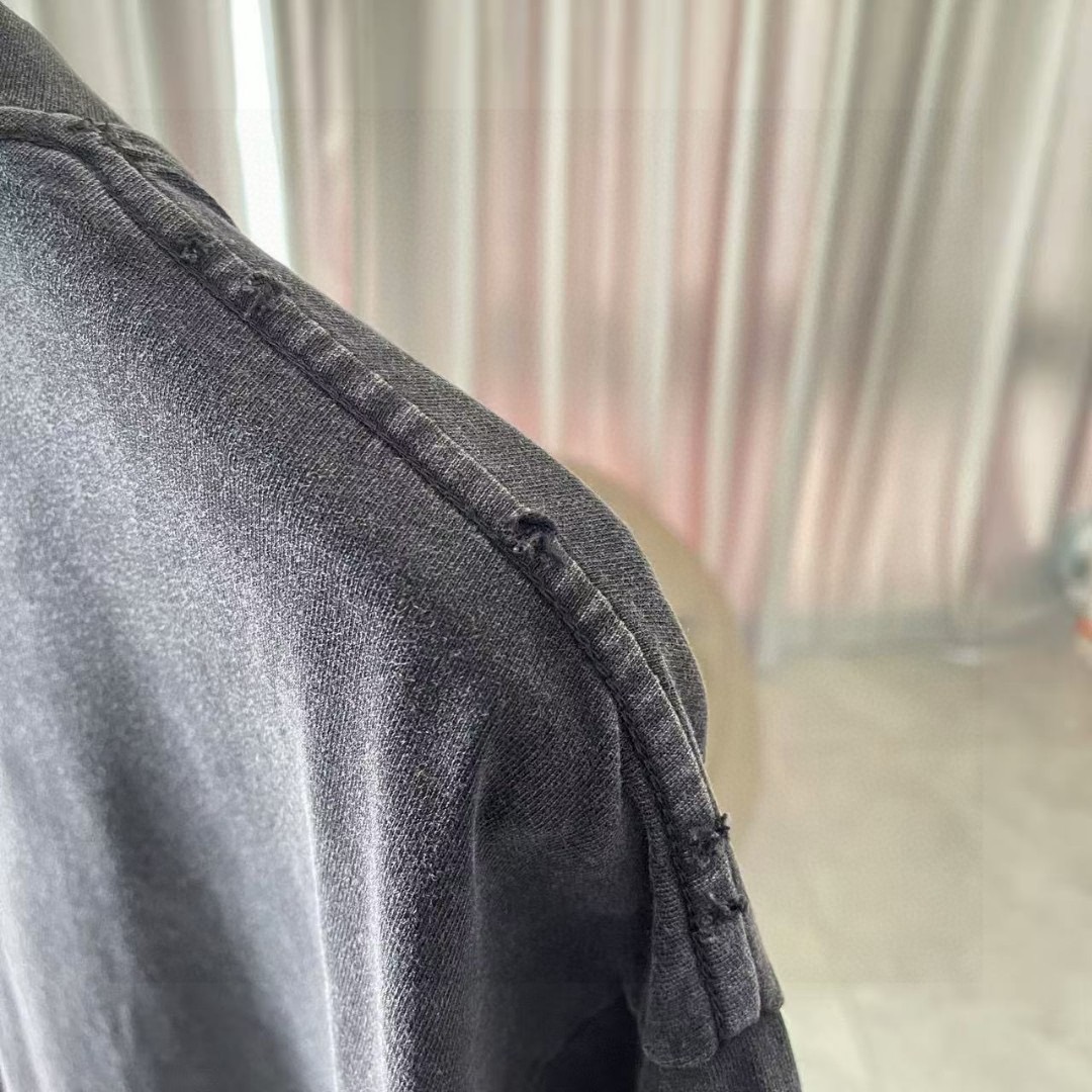 발렌시아가 워시 데미지 가공 로고 프린트 반팔 티셔츠 상세 이미지 5