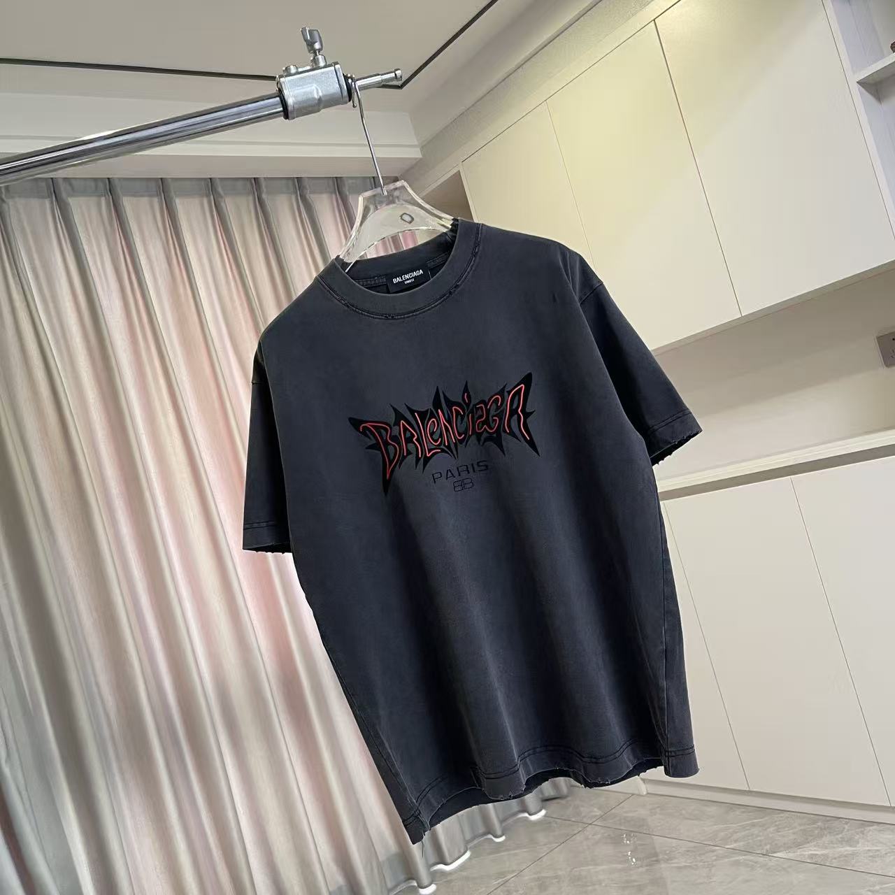 Balenciaga BALENCI*GA 巴黎2026夏季新款 洗水做旧磨破 个性字母logo 定制面料320g 短袖T恤