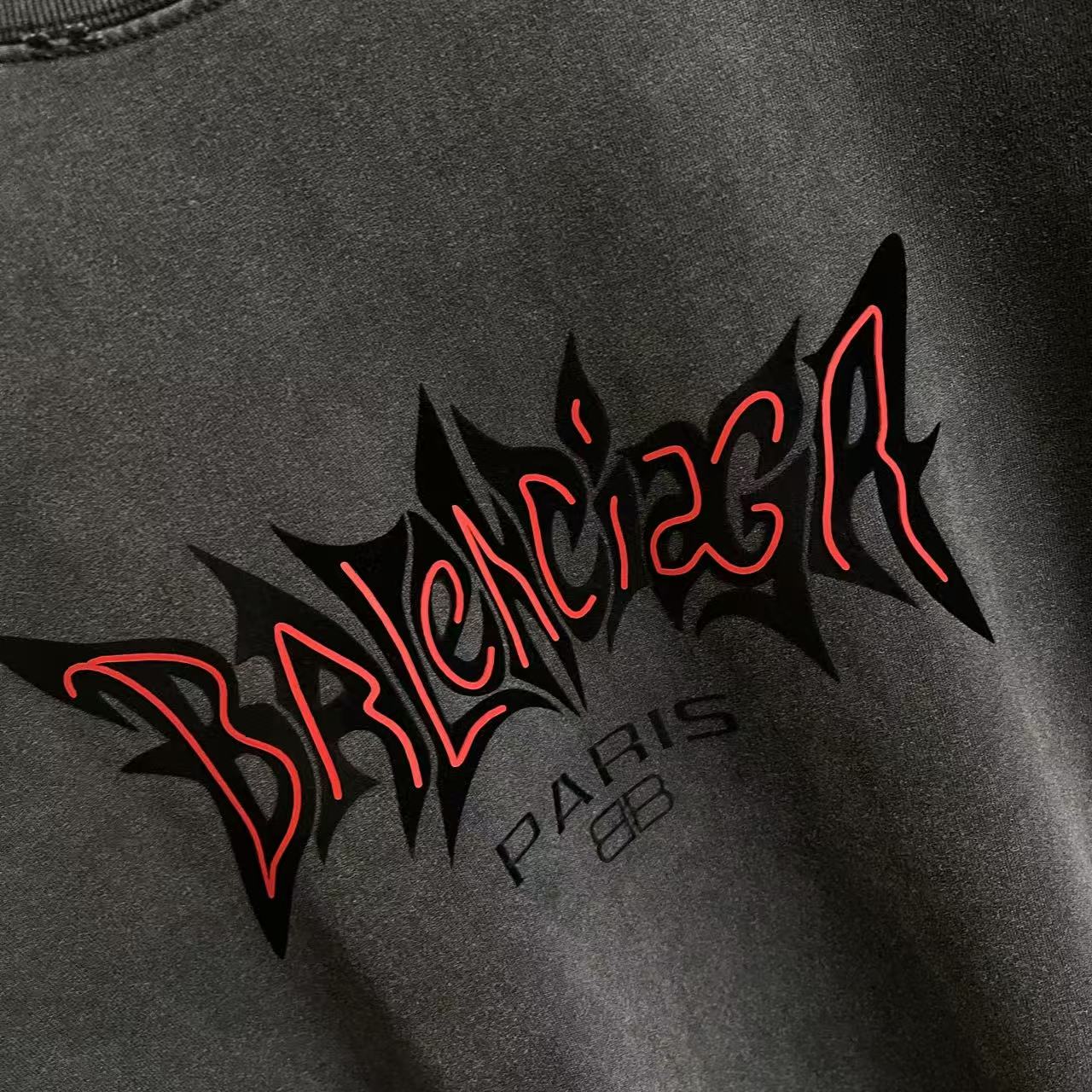 Balenciaga BALENCI*GA 巴黎2026夏季新款 洗水做旧磨破 个性字母logo 定制面料320g 短袖T恤