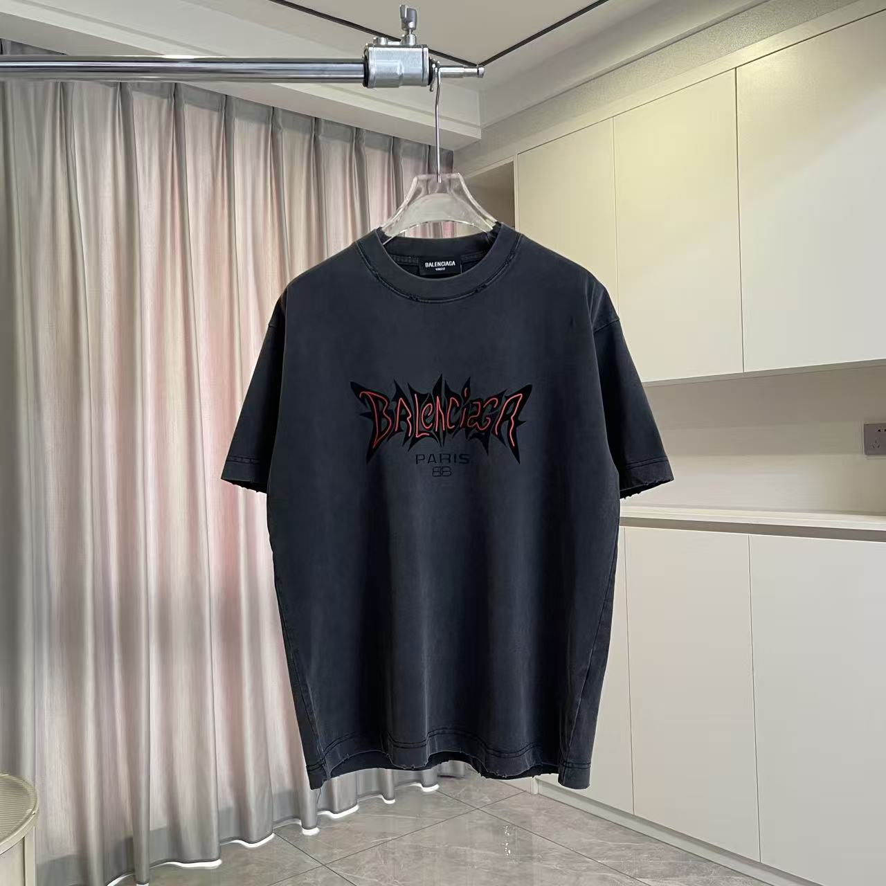 Balenciaga BALENCI*GA 巴黎2026夏季新款 洗水做旧磨破 个性字母logo 定制面料320g 短袖T恤