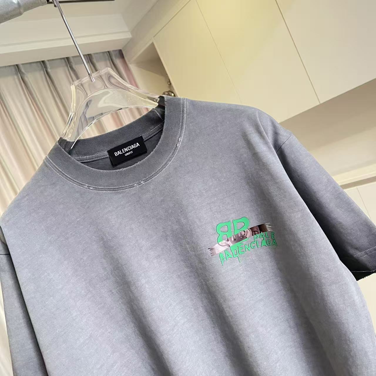 Balenciaga BALENCI*GA 巴黎2026夏季新款 洗水做旧磨破 个性字母logo 定制面料320g 短袖T恤