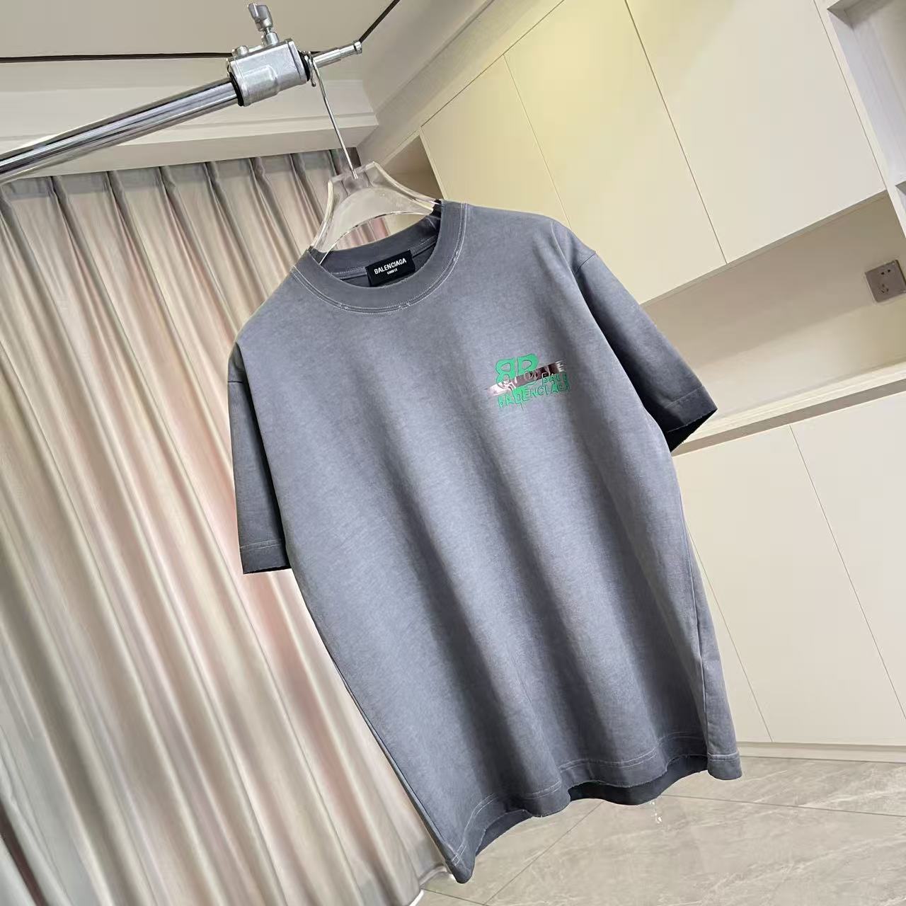 Balenciaga BALENCI*GA 巴黎2026夏季新款 洗水做旧磨破 个性字母logo 定制面料320g 短袖T恤