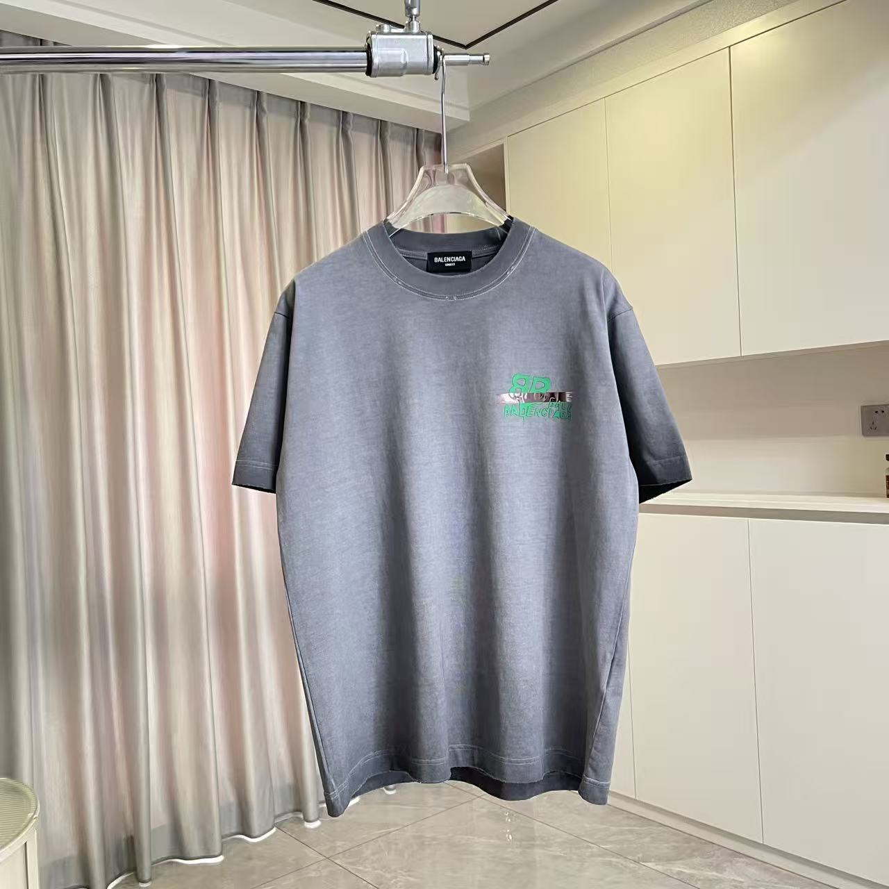 Balenciaga BALENCI*GA 巴黎2026夏季新款 洗水做旧磨破 个性字母logo 定制面料320g 短袖T恤
