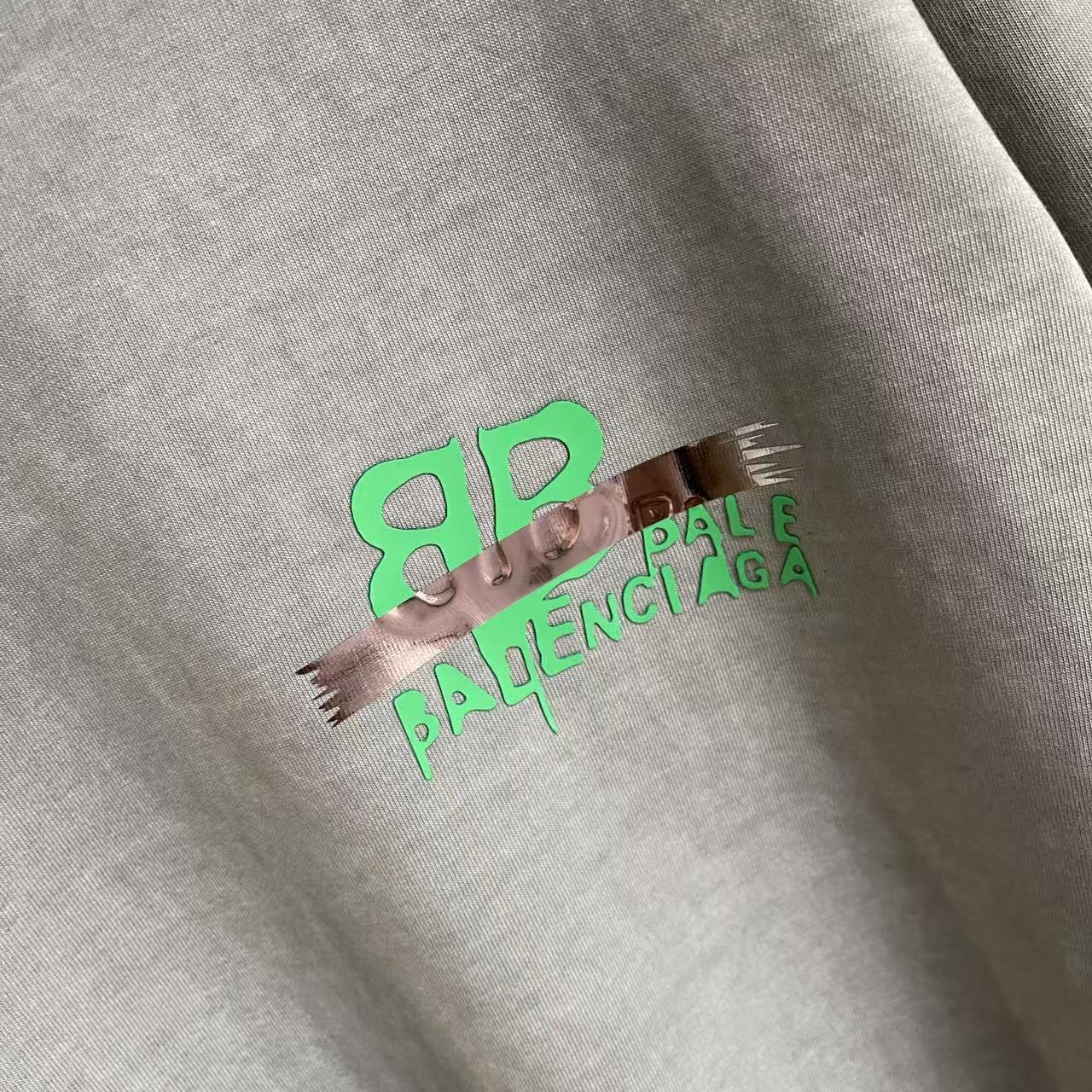 Balenciaga BALENCI*GA 巴黎2026夏季新款 洗水做旧磨破 个性字母logo 定制面料320g 短袖T恤
