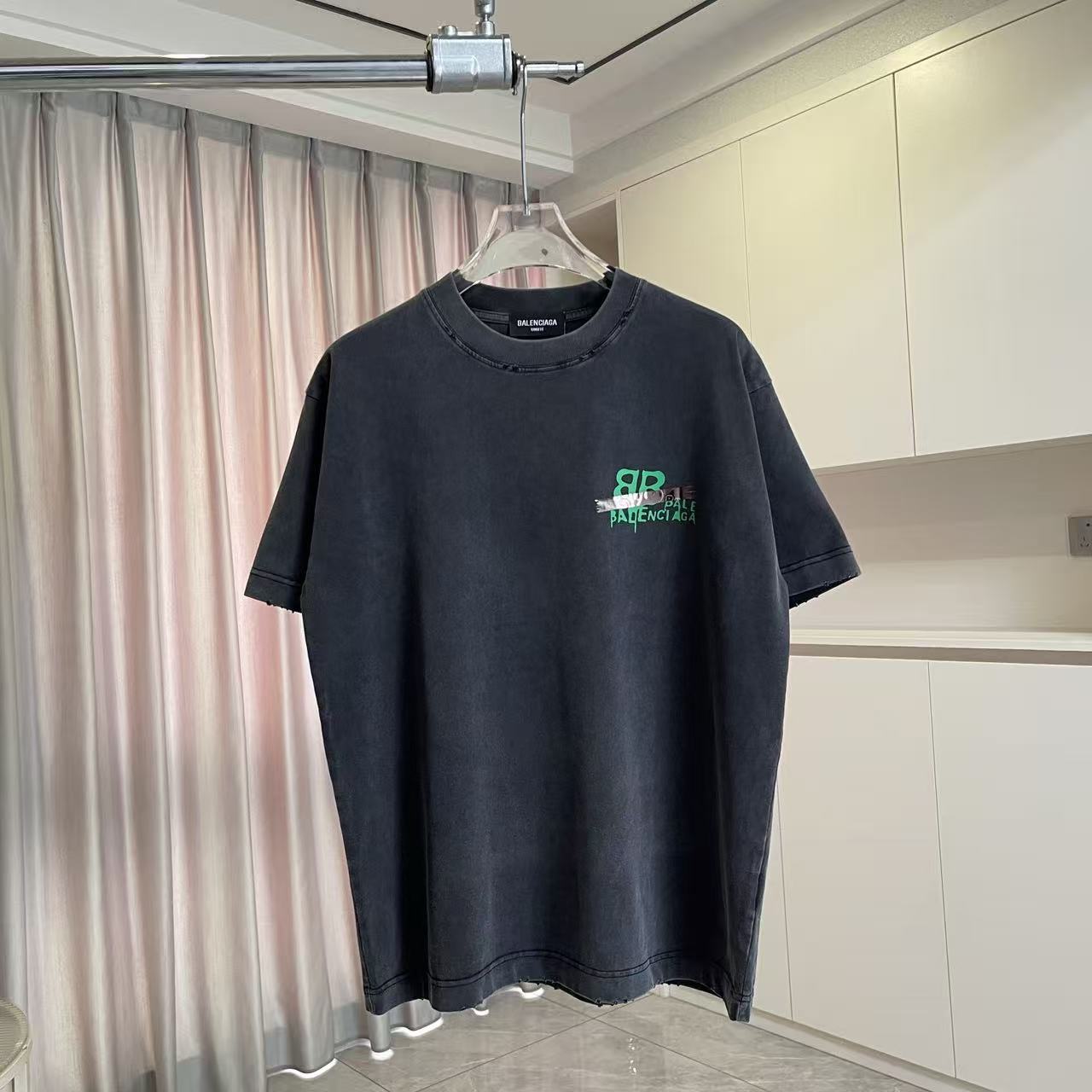 Balenciaga BALENCI*GA 巴黎2026夏季新款 洗水做旧磨破 个性字母logo 定制面料320g 短袖T恤