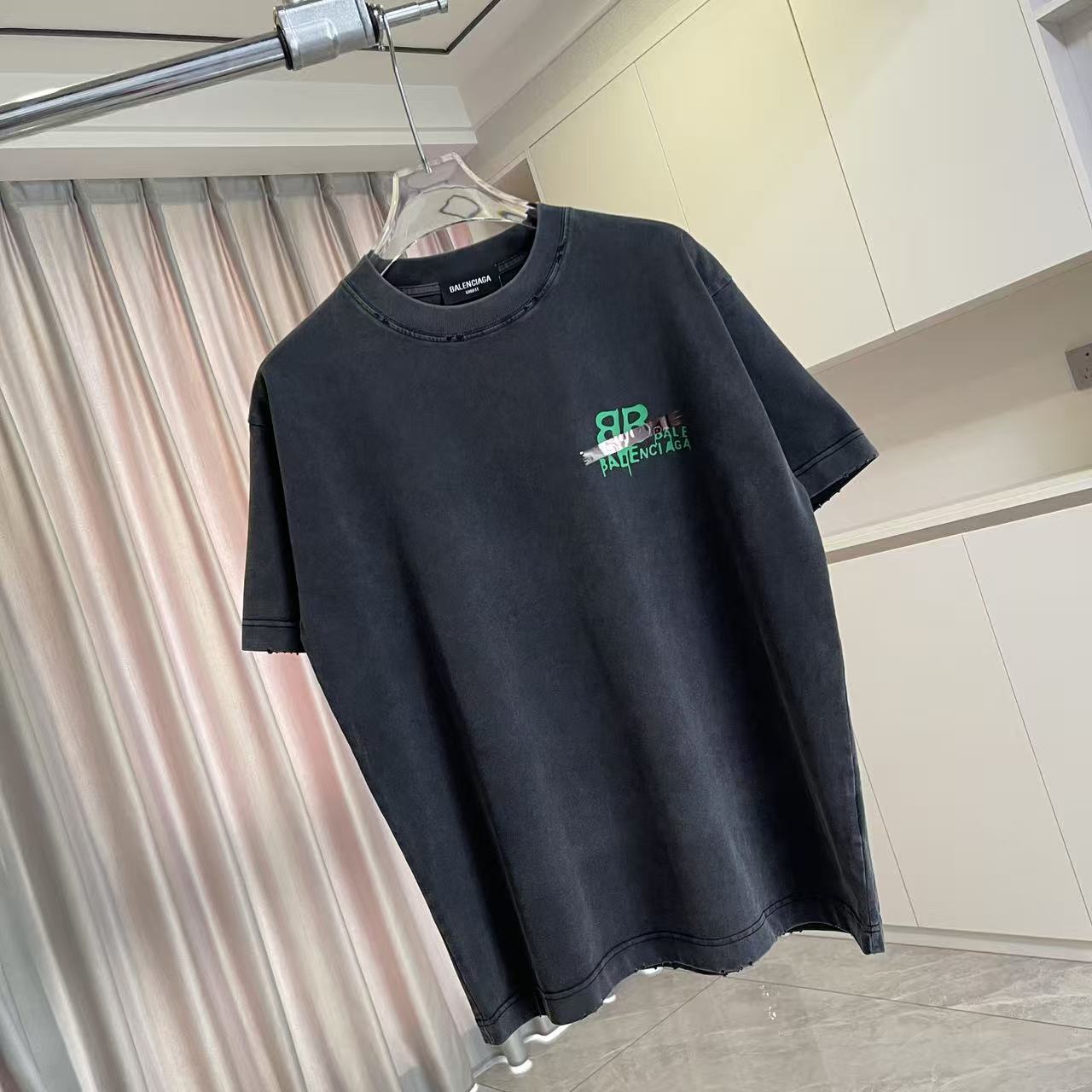 Balenciaga BALENCI*GA 巴黎2026夏季新款 洗水做旧磨破 个性字母logo 定制面料320g 短袖T恤