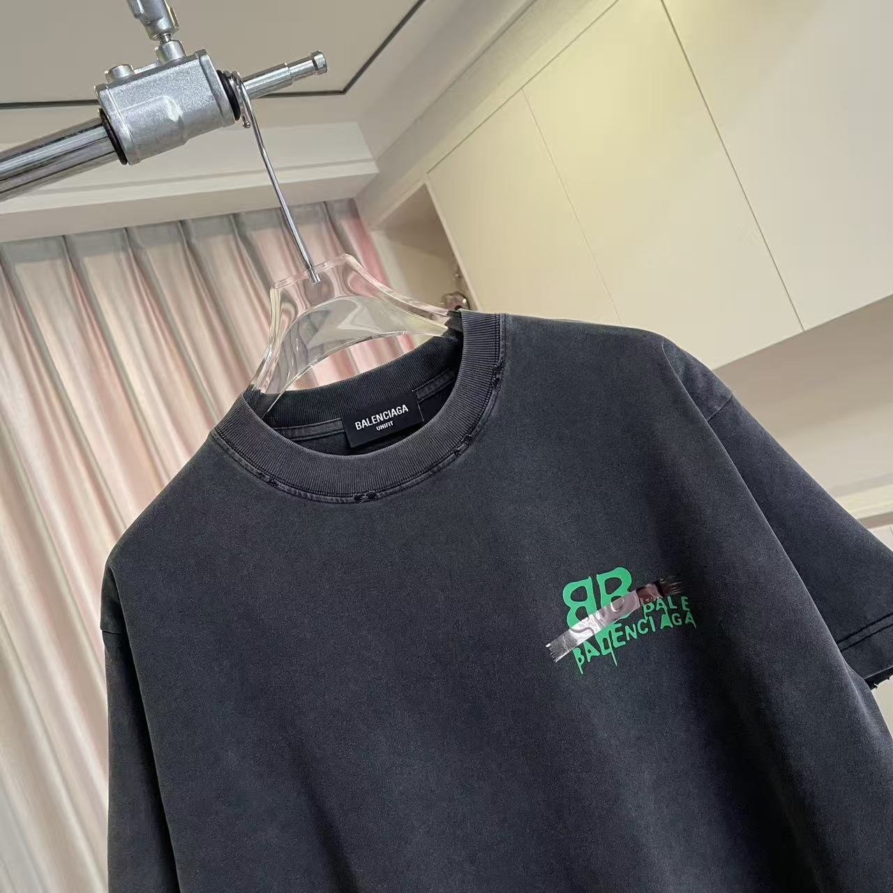 Balenciaga BALENCI*GA 巴黎2026夏季新款 洗水做旧磨破 个性字母logo 定制面料320g 短袖T恤