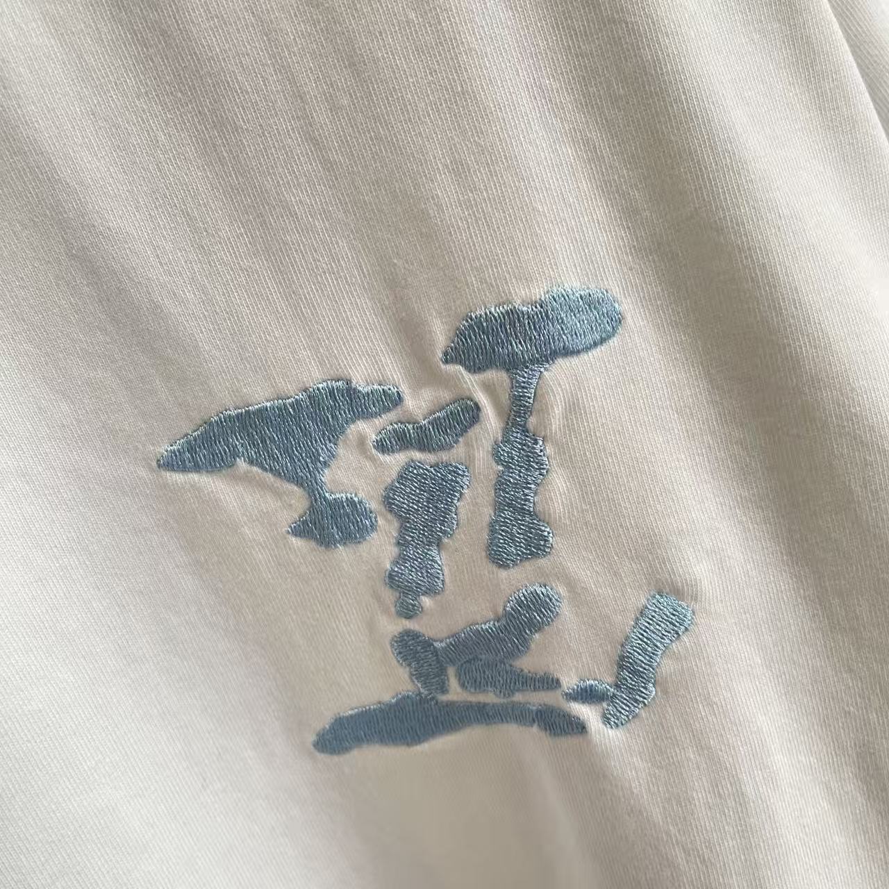 Louis Vuitton 1V*2026夏季新款 洗水做旧磨破 反车线字母logo中空绣花 定制面料320g 短袖T恤