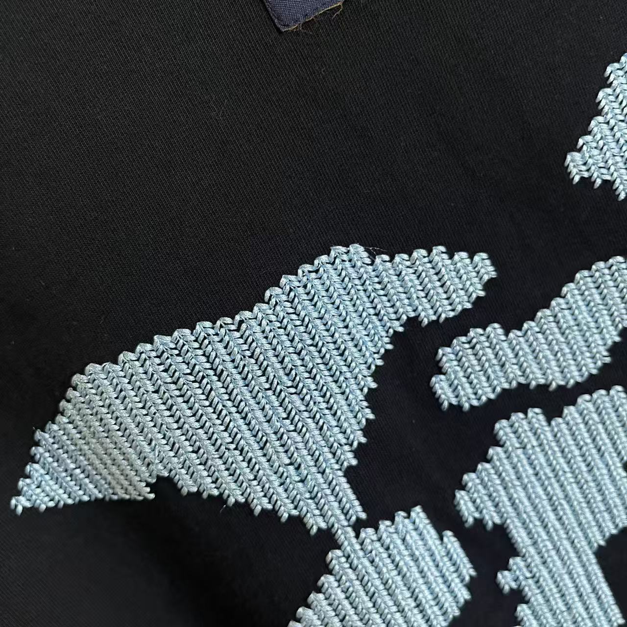 Louis Vuitton 1V*2026夏季新款 洗水做旧磨破 反车线字母logo中空绣花 定制面料320g 短袖T恤