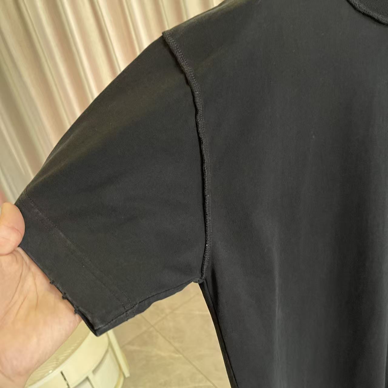Louis Vuitton 1V*2026夏季新款 洗水做旧磨破 反车线字母logo中空绣花 定制面料320g 短袖T恤