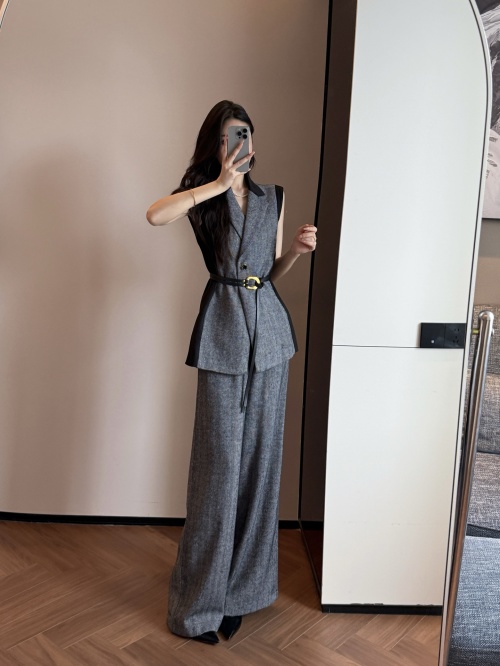 Elegant Wool Blend Vest and Wide Leg Pants Set - Sophisticated Style 1 Elegant Wool Blend Vest and Wide Leg Pants Set - Sophisticated Style
