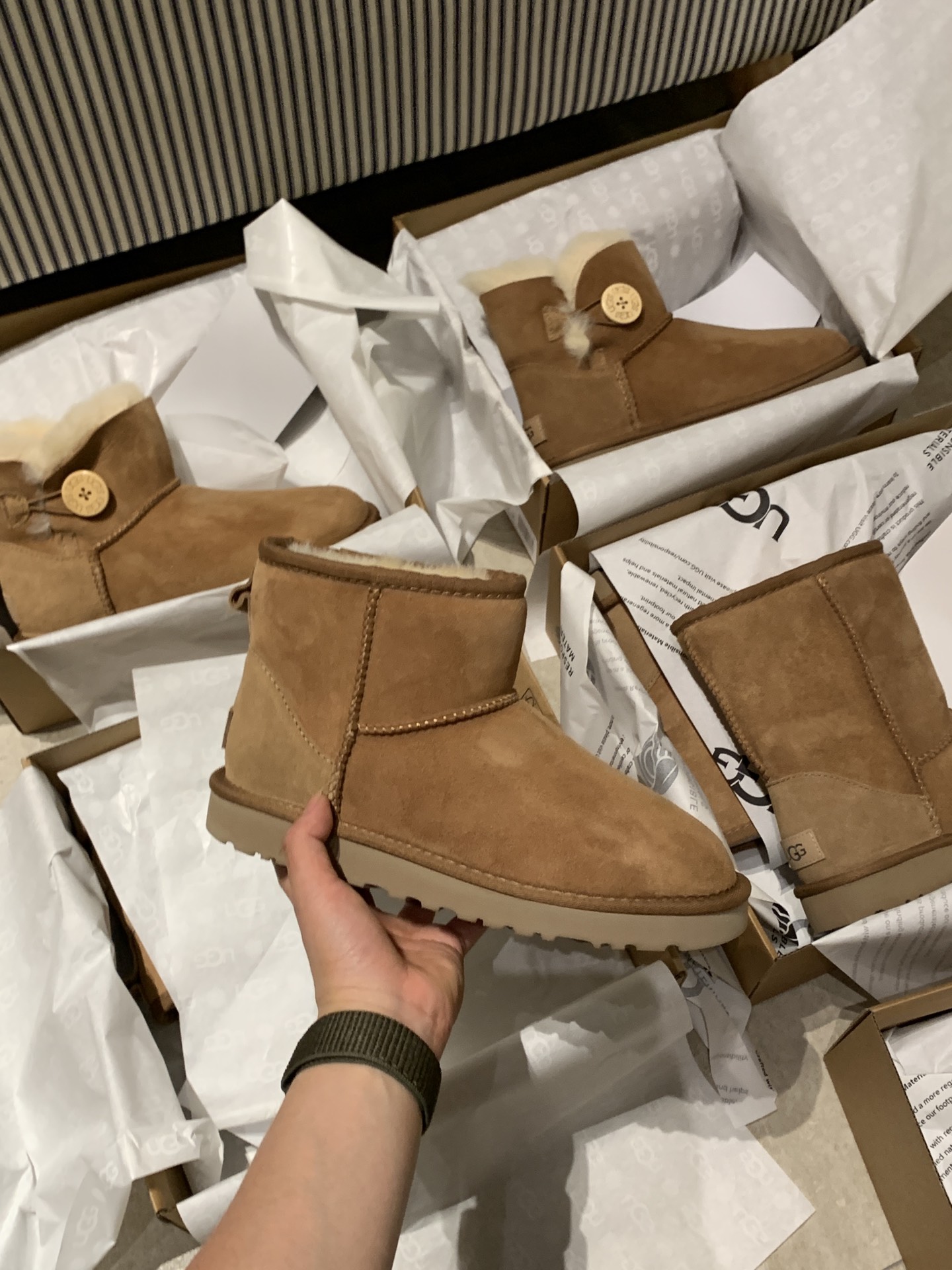 🔥双11预热特惠🔥CX专供 独家纯原
【UGG】原××
基本款一脚蹬   低筒     5854
UGG 2022全新经典基本款女短靴1016222，专柜级品质，羊皮毛一体，专柜最新前薄后翘超软高弹力大底，
⚠️码数：35-40