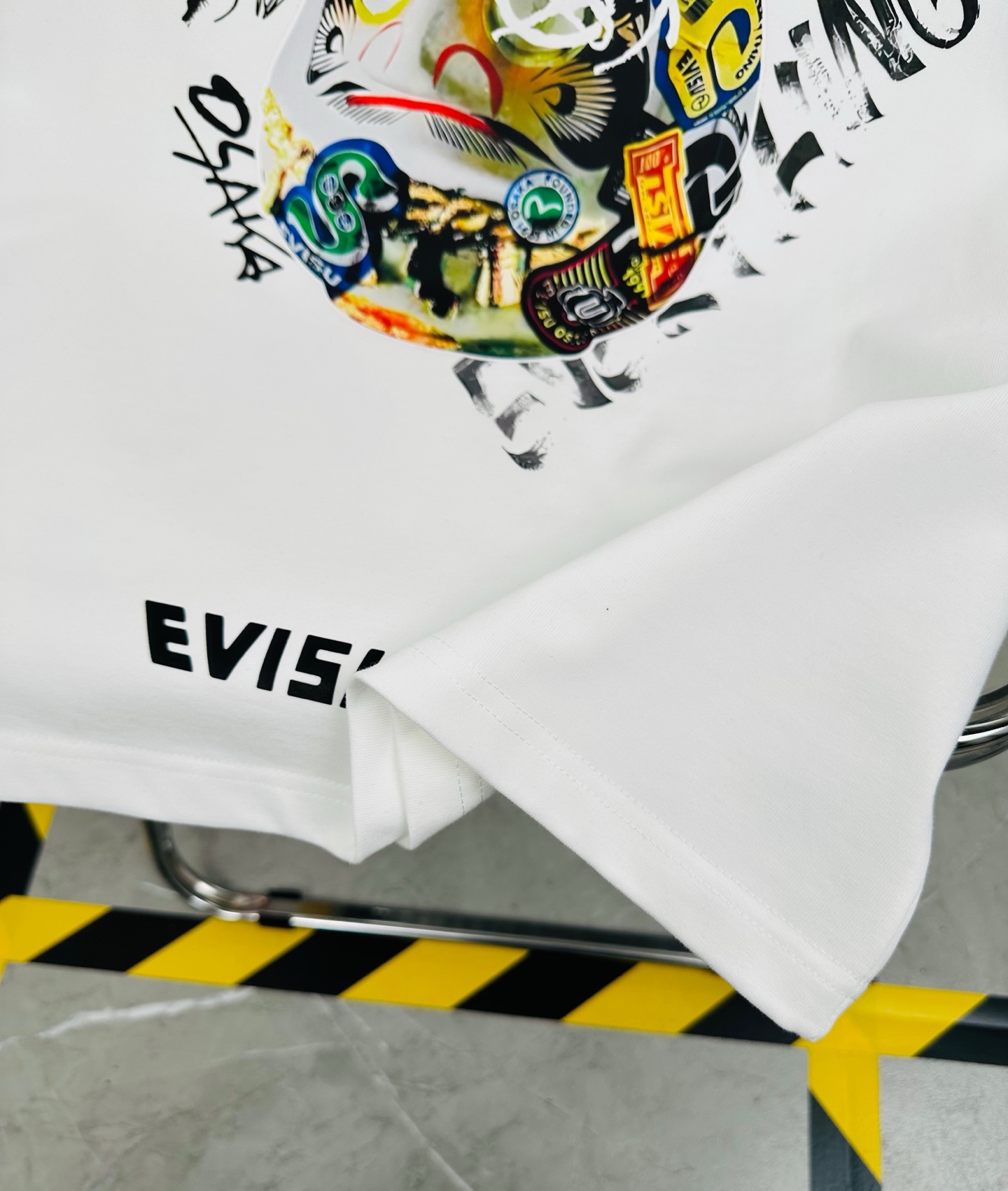 💰85
EVISU/福神2025夏季新款印花休闲宽松情侣款 短袖T恤DT972
细节:版本一比一复刻,吊牌 领标 水洗 包装袋。水洗处有NFC芯片识别
面料:采用40织双纱320克面料,原版1:1高克重,纯棉螺纹领口,宽松版型,做工细节做到极致,区别市场普通货!
印花:德国进口数码印机 所以印花是超清晰的 穿久了也不会裂 普通的印花技术根本做不到!!
版型超正!宽松舒适!情侣款百搭首选!
颜色:黑色 白色
尺码:M—2XL
尺码 M L XL 2XL
衣长 68 70 72 74
胸围 105 110 115 120
袖长 16 18 20 22
肩宽 52 54 56 58
M 【100斤-130斤】
L 【135斤-160斤】
XL 【160斤-180斤】
2XL【185斤-200斤】