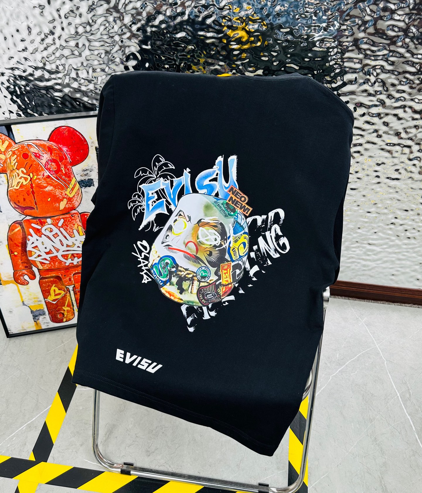 💰85
EVISU/福神2025夏季新款印花休闲宽松情侣款 短袖T恤DT972
细节:版本一比一复刻,吊牌 领标 水洗 包装袋。水洗处有NFC芯片识别
面料:采用40织双纱320克面料,原版1:1高克重,纯棉螺纹领口,宽松版型,做工细节做到极致,区别市场普通货!
印花:德国进口数码印机 所以印花是超清晰的 穿久了也不会裂 普通的印花技术根本做不到!!
版型超正!宽松舒适!情侣款百搭首选!
颜色:黑色 白色
尺码:M—2XL
尺码 M L XL 2XL
衣长 68 70 72 74
胸围 105 110 115 120
袖长 16 18 20 22
肩宽 52 54 56 58
M 【100斤-130斤】
L 【135斤-160斤】
XL 【160斤-180斤】
2XL【185斤-200斤】