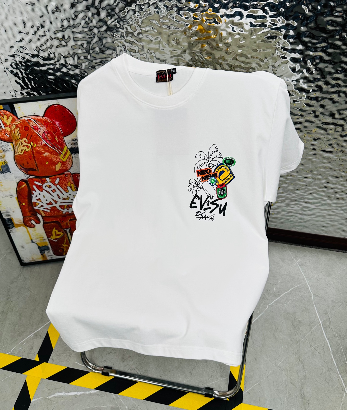 💰85
EVISU/福神2025夏季新款印花休闲宽松情侣款 短袖T恤DT972
细节:版本一比一复刻,吊牌 领标 水洗 包装袋。水洗处有NFC芯片识别
面料:采用40织双纱320克面料,原版1:1高克重,纯棉螺纹领口,宽松版型,做工细节做到极致,区别市场普通货!
印花:德国进口数码印机 所以印花是超清晰的 穿久了也不会裂 普通的印花技术根本做不到!!
版型超正!宽松舒适!情侣款百搭首选!
颜色:黑色 白色
尺码:M—2XL
尺码 M L XL 2XL
衣长 68 70 72 74
胸围 105 110 115 120
袖长 16 18 20 22
肩宽 52 54 56 58
M 【100斤-130斤】
L 【135斤-160斤】
XL 【160斤-180斤】
2XL【185斤-200斤】