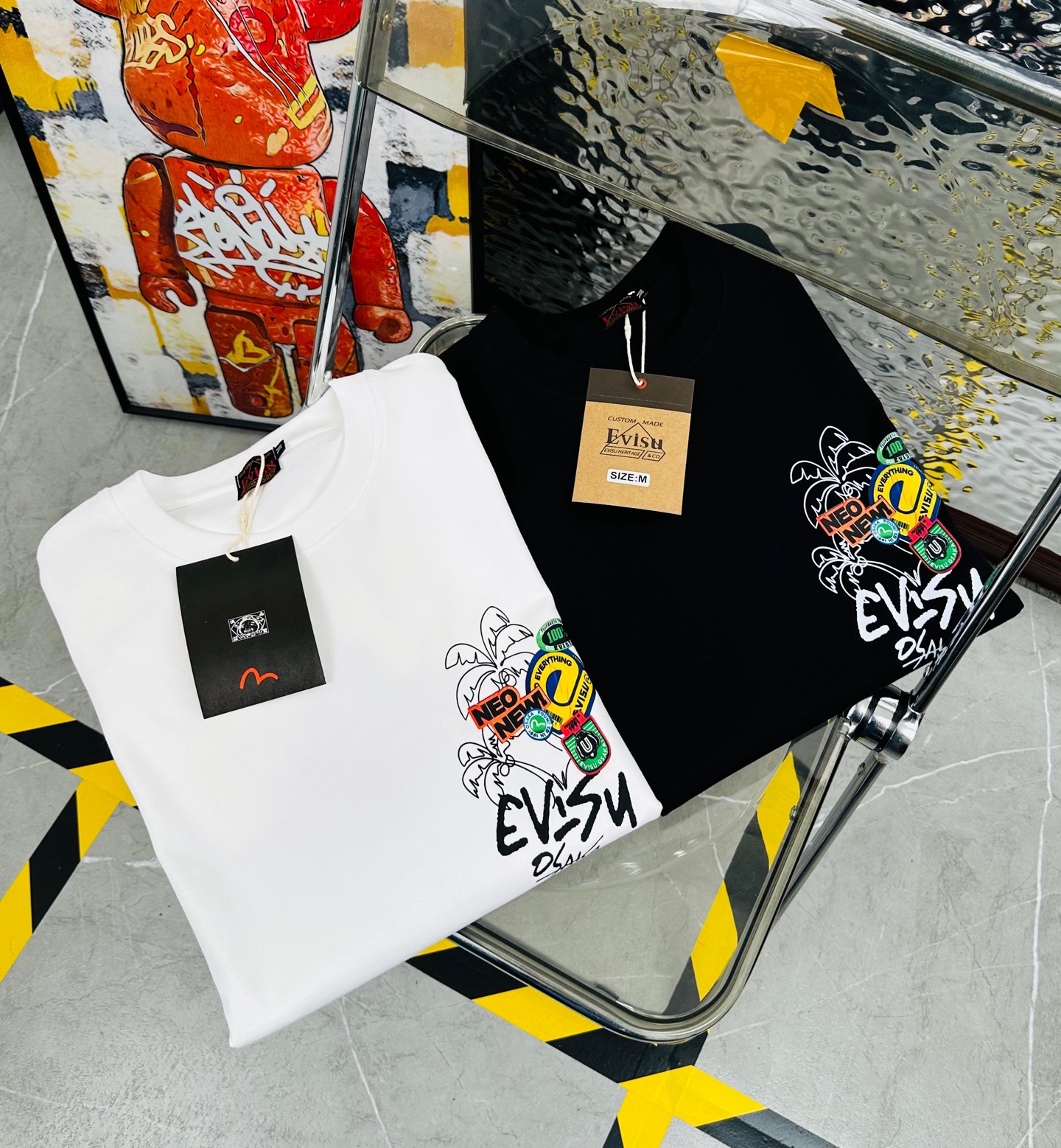 💰85
EVISU/福神2025夏季新款印花休闲宽松情侣款 短袖T恤DT972
细节:版本一比一复刻,吊牌 领标 水洗 包装袋。水洗处有NFC芯片识别
面料:采用40织双纱320克面料,原版1:1高克重,纯棉螺纹领口,宽松版型,做工细节做到极致,区别市场普通货!
印花:德国进口数码印机 所以印花是超清晰的 穿久了也不会裂 普通的印花技术根本做不到!!
版型超正!宽松舒适!情侣款百搭首选!
颜色:黑色 白色
尺码:M—2XL
尺码 M L XL 2XL
衣长 68 70 72 74
胸围 105 110 115 120
袖长 16 18 20 22
肩宽 52 54 56 58
M 【100斤-130斤】
L 【135斤-160斤】
XL 【160斤-180斤】
2XL【185斤-200斤】