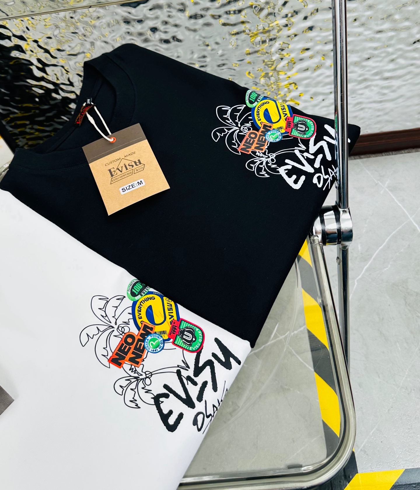 💰85
EVISU/福神2025夏季新款印花休闲宽松情侣款 短袖T恤DT972
细节:版本一比一复刻,吊牌 领标 水洗 包装袋。水洗处有NFC芯片识别
面料:采用40织双纱320克面料,原版1:1高克重,纯棉螺纹领口,宽松版型,做工细节做到极致,区别市场普通货!
印花:德国进口数码印机 所以印花是超清晰的 穿久了也不会裂 普通的印花技术根本做不到!!
版型超正!宽松舒适!情侣款百搭首选!
颜色:黑色 白色
尺码:M—2XL
尺码 M L XL 2XL
衣长 68 70 72 74
胸围 105 110 115 120
袖长 16 18 20 22
肩宽 52 54 56 58
M 【100斤-130斤】
L 【135斤-160斤】
XL 【160斤-180斤】
2XL【185斤-200斤】