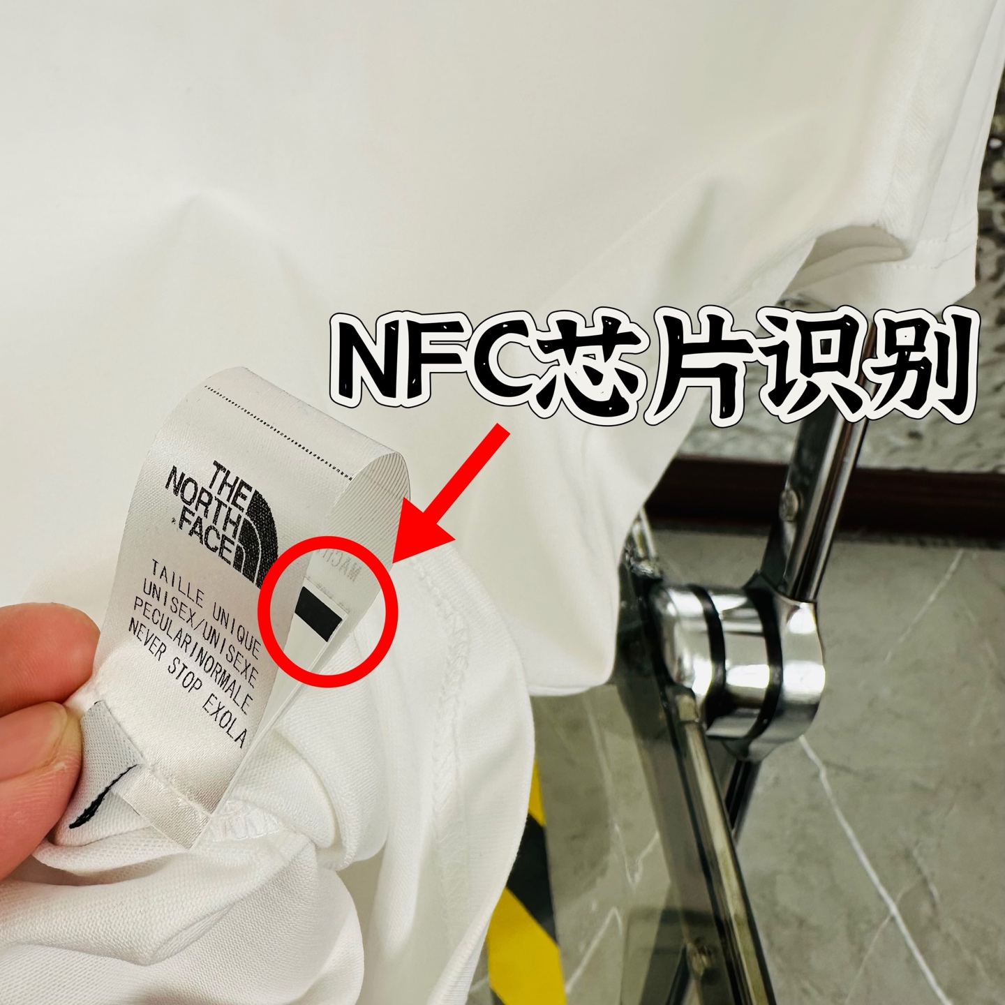 DT💰80 (高版本带芯片)
The North Face/北面25夏季新款印花休闲宽松情侣款 短袖T恤DT1038
细节:版本一比一复刻,吊牌 领标 水洗。带NFC芯片识别
面料:采用40织双纱320克面料,原版1:1高克重,纯棉螺纹领口,宽松版型,做工细节做到极致,区别市场普通货!
印花:德国进口数码印机 所以印花是超清晰的 穿久了也不会裂 普通的印花技术根本做不到!!
颜色:黑色 白色
尺码:M—2XL
尺码 M L XL 2XL
衣长 72 74 76 78
胸围 110 114 118 122
袖长 17 18 19 20
肩宽 40 41 42 43
M 【130斤-140斤】
L 【145斤-160斤】
XL 【165斤-180斤】
2XL【185斤-220斤】