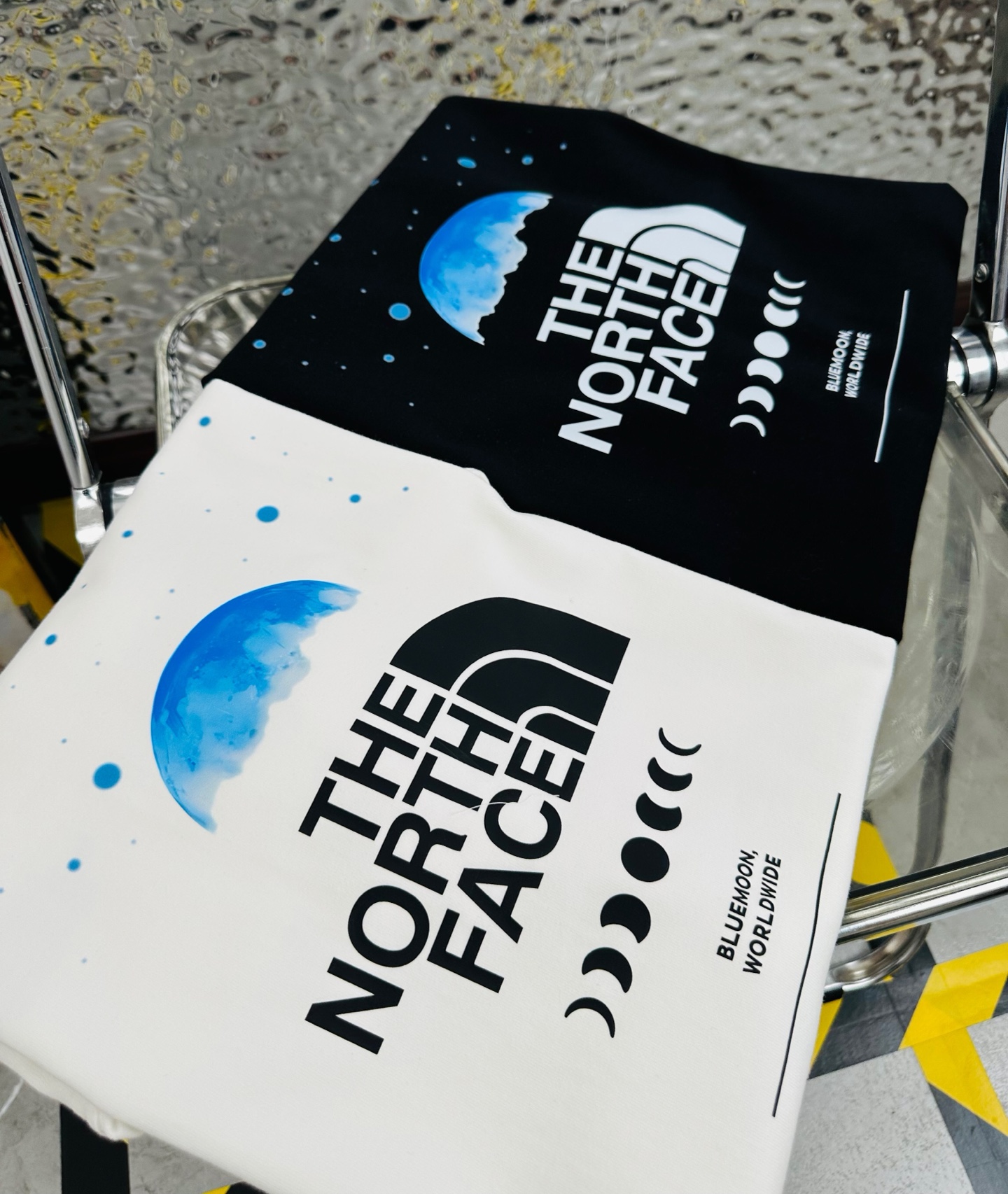 DT💰80 (高版本带芯片)
The North Face/北面25夏季新款印花休闲宽松情侣款 短袖T恤DT1038
细节:版本一比一复刻,吊牌 领标 水洗。带NFC芯片识别
面料:采用40织双纱320克面料,原版1:1高克重,纯棉螺纹领口,宽松版型,做工细节做到极致,区别市场普通货!
印花:德国进口数码印机 所以印花是超清晰的 穿久了也不会裂 普通的印花技术根本做不到!!
颜色:黑色 白色
尺码:M—2XL
尺码 M L XL 2XL
衣长 72 74 76 78
胸围 110 114 118 122
袖长 17 18 19 20
肩宽 40 41 42 43
M 【130斤-140斤】
L 【145斤-160斤】
XL 【165斤-180斤】
2XL【185斤-220斤】