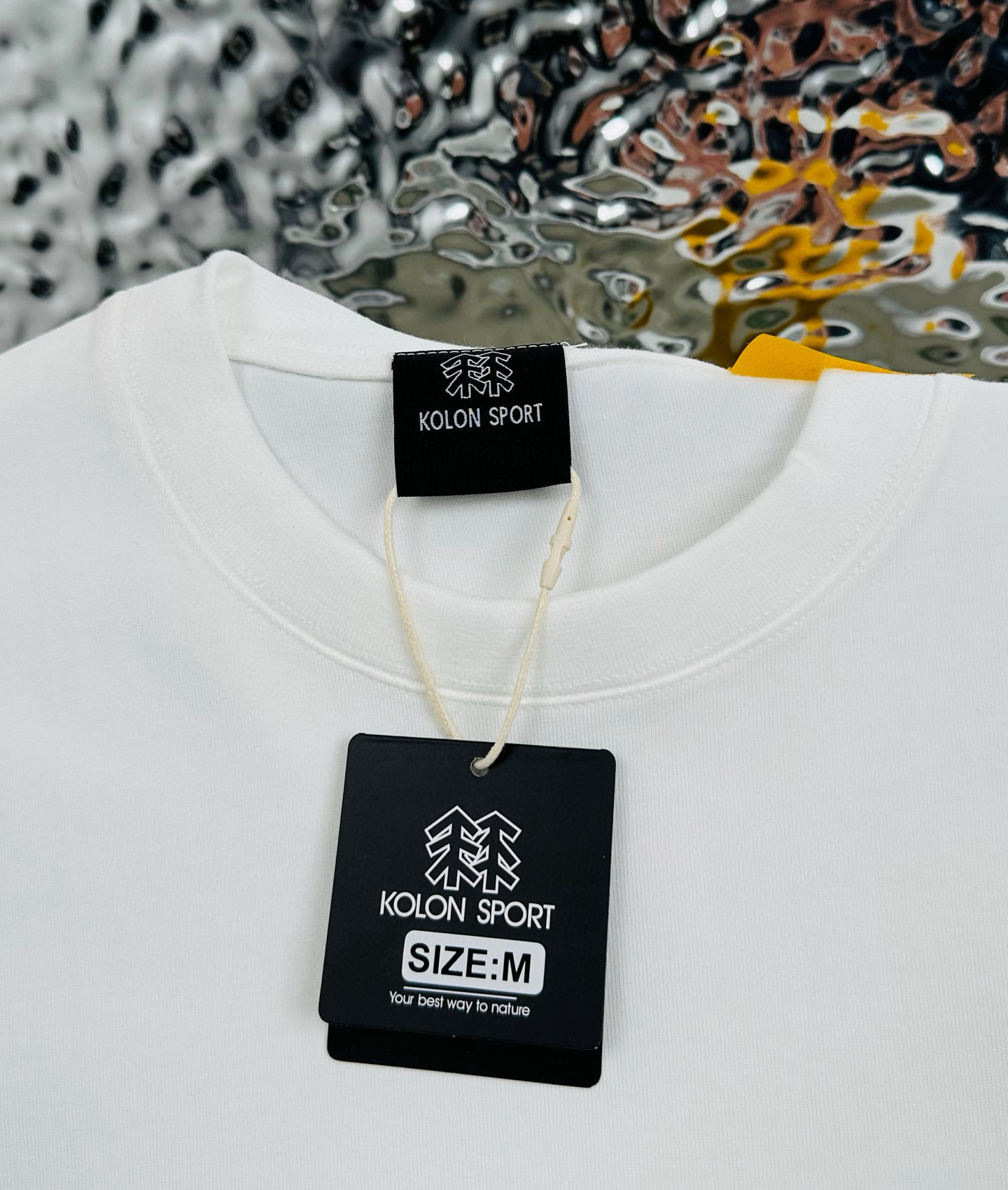 DT💰80 (可隆)
KOLON SPORT/可隆jeon handful插画师联名25夏季新款印花休闲宽松情侣款 短袖T恤DT1043
细节:版本一比一复刻,吊牌 领标 水洗。
面料:采用40织双纱320克面料,原版1:1高克重,纯棉螺纹领口,宽松版型,做工细节做到极致,区别市场普通货!
印花:德国进口数码印机 所以印花是超清晰的 穿久了也不会裂 普通的印花技术根本做不到!!
颜色:白色 绿色
尺码:M—2XL
尺码 M L XL 2XL
衣长 72 74 76 78
胸围 110 114 118 122
袖长 17 18 19 20
肩宽 40 41 42 43
M 【130斤-140斤】
L 【145斤-160斤】
XL 【165斤-180斤】
2XL【185斤-220斤】