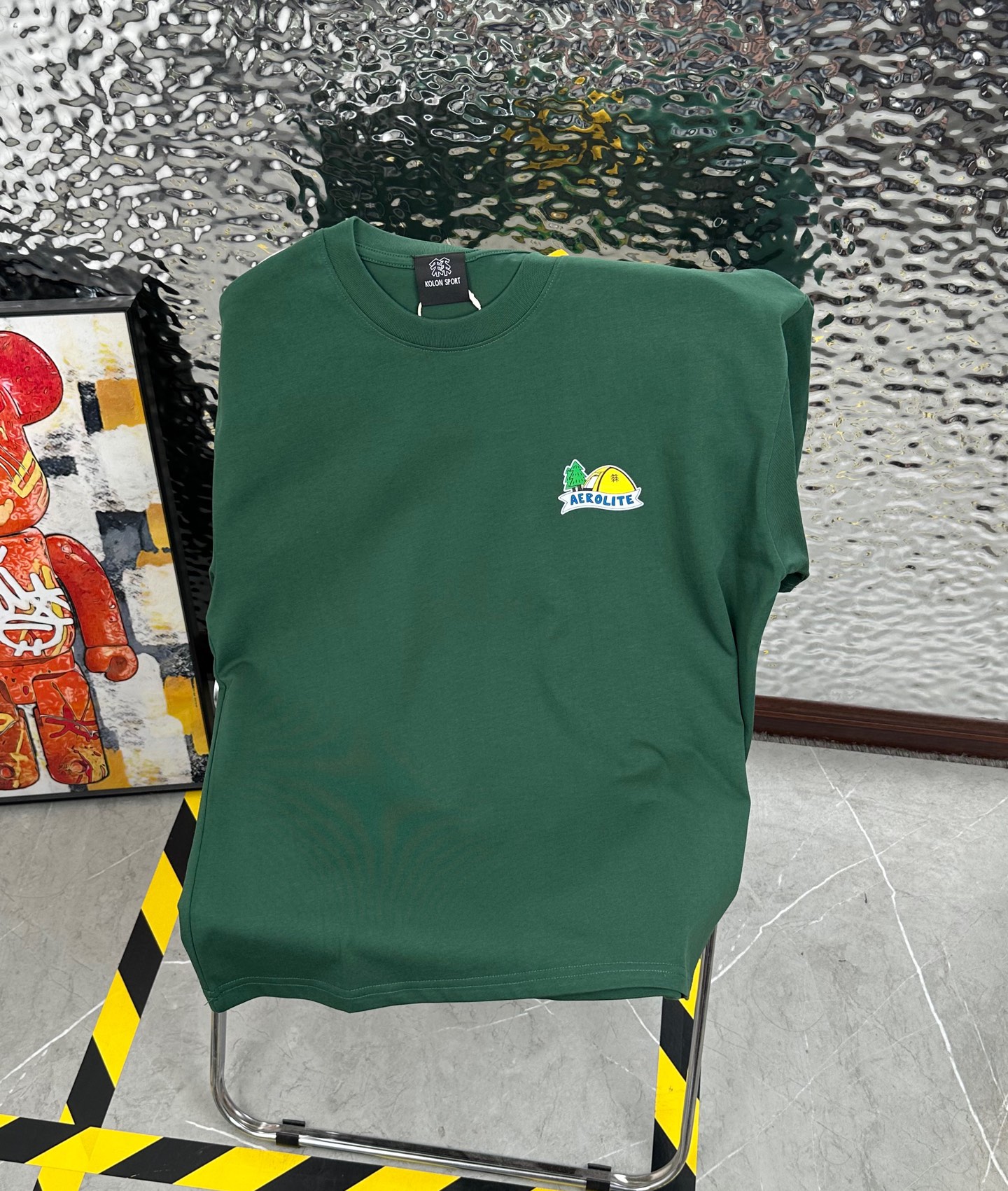 DT💰80 (可隆)
KOLON SPORT/可隆jeon handful插画师联名25夏季新款印花休闲宽松情侣款 短袖T恤DT1043
细节:版本一比一复刻,吊牌 领标 水洗。
面料:采用40织双纱320克面料,原版1:1高克重,纯棉螺纹领口,宽松版型,做工细节做到极致,区别市场普通货!
印花:德国进口数码印机 所以印花是超清晰的 穿久了也不会裂 普通的印花技术根本做不到!!
颜色:白色 绿色
尺码:M—2XL
尺码 M L XL 2XL
衣长 72 74 76 78
胸围 110 114 118 122
袖长 17 18 19 20
肩宽 40 41 42 43
M 【130斤-140斤】
L 【145斤-160斤】
XL 【165斤-180斤】
2XL【185斤-220斤】