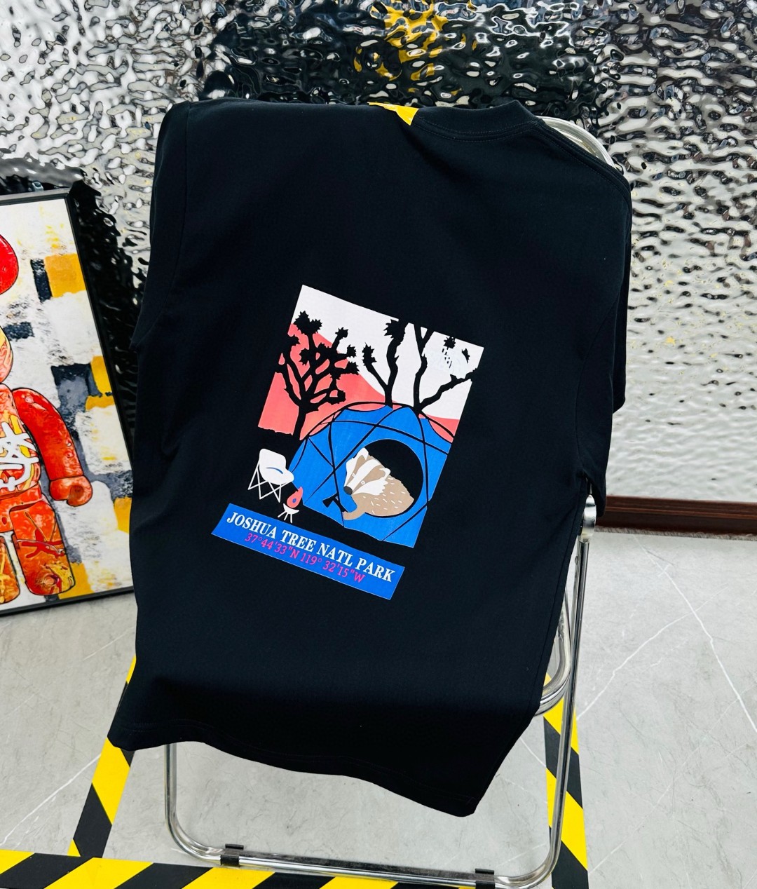 DT💰80 （高版本带芯片）
The North Face/北面25夏季新款印花休闲宽松情侣款 短袖T恤
细节:版本一比一复刻，吊牌 领标 水洗。带NFC芯片识别

面料：采用40织双纱300克面料，原版1:1高克重，纯棉螺纹领口，宽松版型，做工细节做到极致，区别市场普通货！

印花:德国进口数码印机 所以印花是超清晰的 穿久了也不会裂 普通的印花技术根本做不到!!

颜色:黑色 白色 浅蓝色
尺码：M—2XL
尺码   M      L      XL    2XL
衣长   72     74     76     78
胸围  110   114    118    122
袖长   17     18      19      20
肩宽   40    41      42     43
M   【130斤－140斤】
 L   【145斤－160斤】 
XL  【165斤－180斤】
2XL【185斤－220斤】