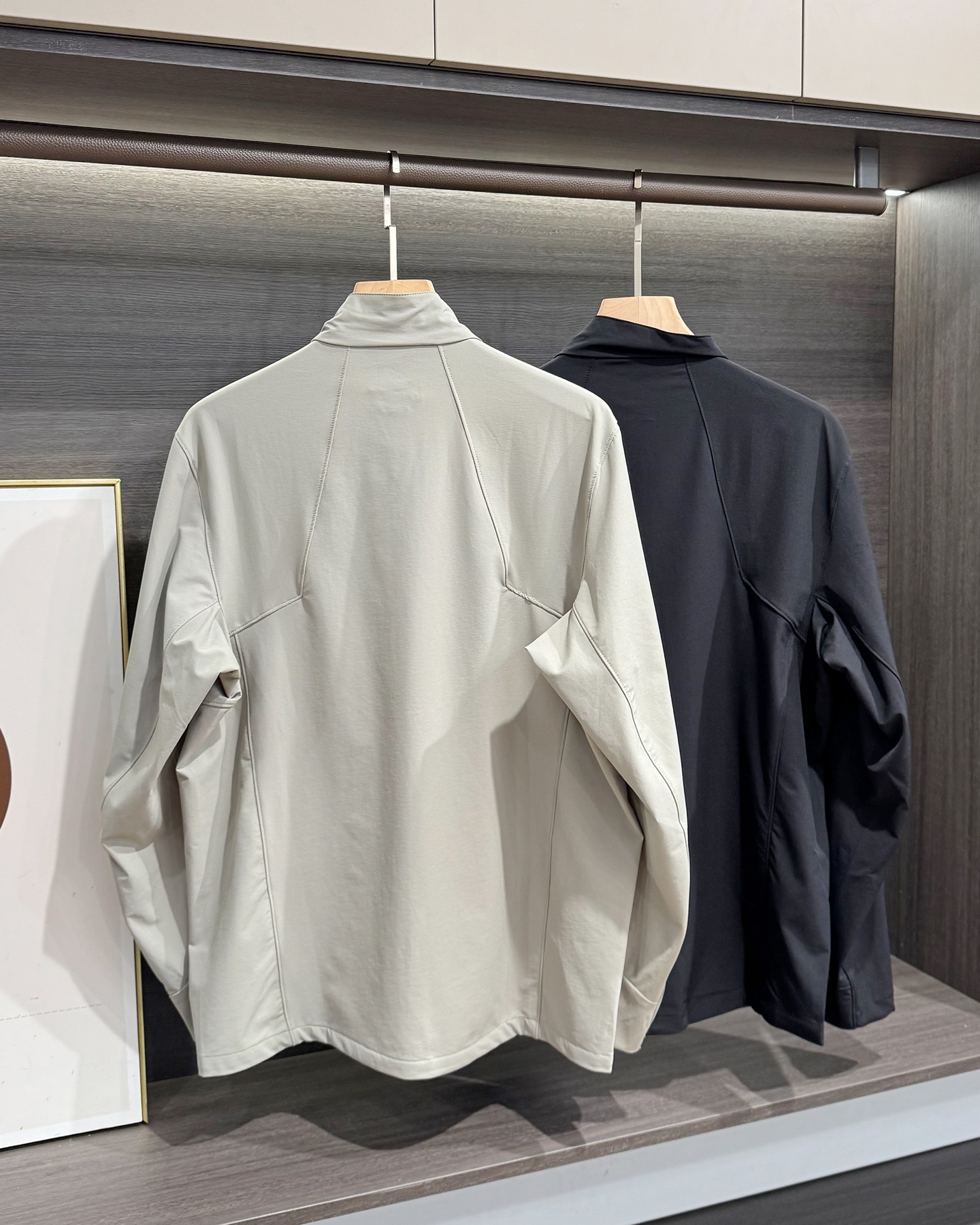 Alternative view of Windbreaker 08224