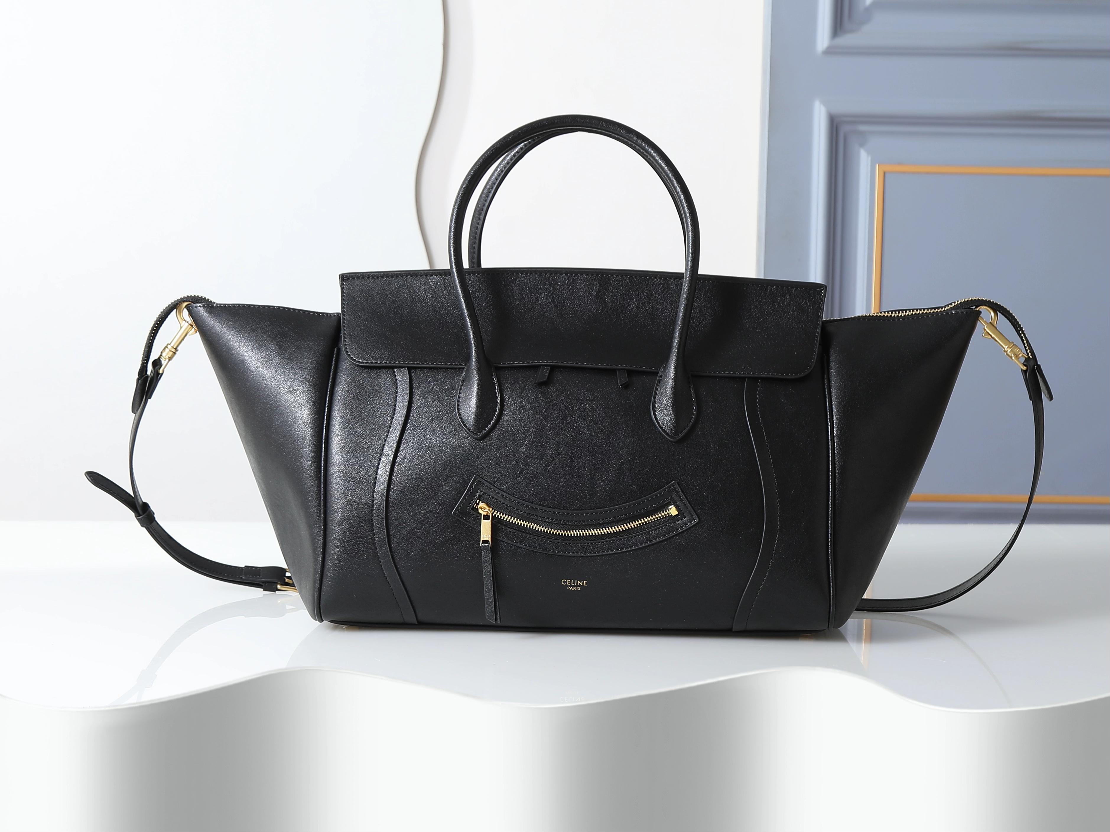 💰390 款号123683黑色大号手袋，NEW LUGGAGE全新版本笑脸包，手提、手挽、肩背。双拉链开合，尺寸：20cm-27cm-44cm