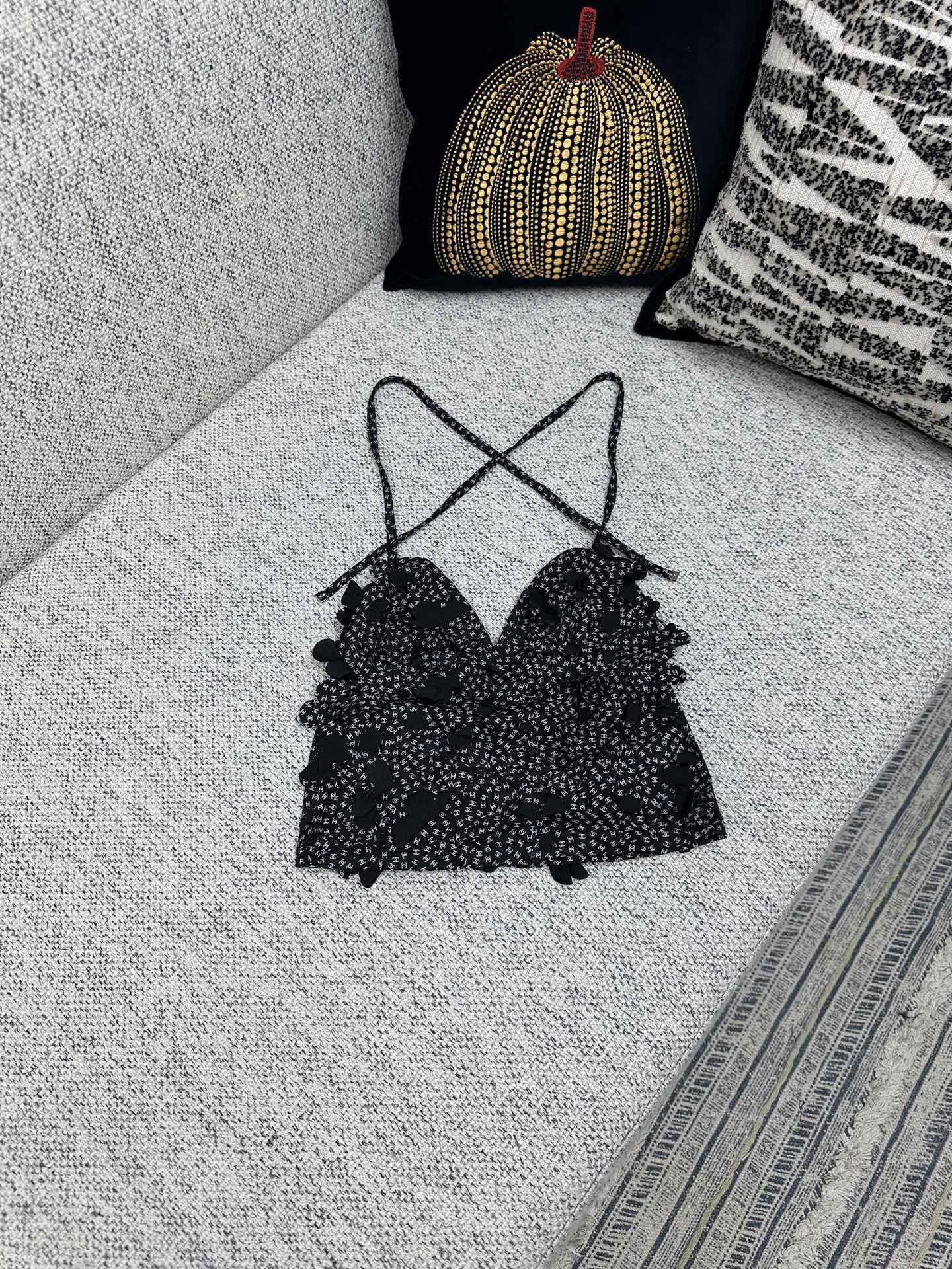 NO:518660,Chanel 25ss new Coco Beach series printed elastic mesh sling for women black Size: S.M.L., chanel, alexander wang19860909香奈儿 25ss新款Coco Beach沙滩系列 印花弹力网眼衫吊带 女款 黑色 码数: S.M.L.,,chanel,alexander wang,Men's clothing