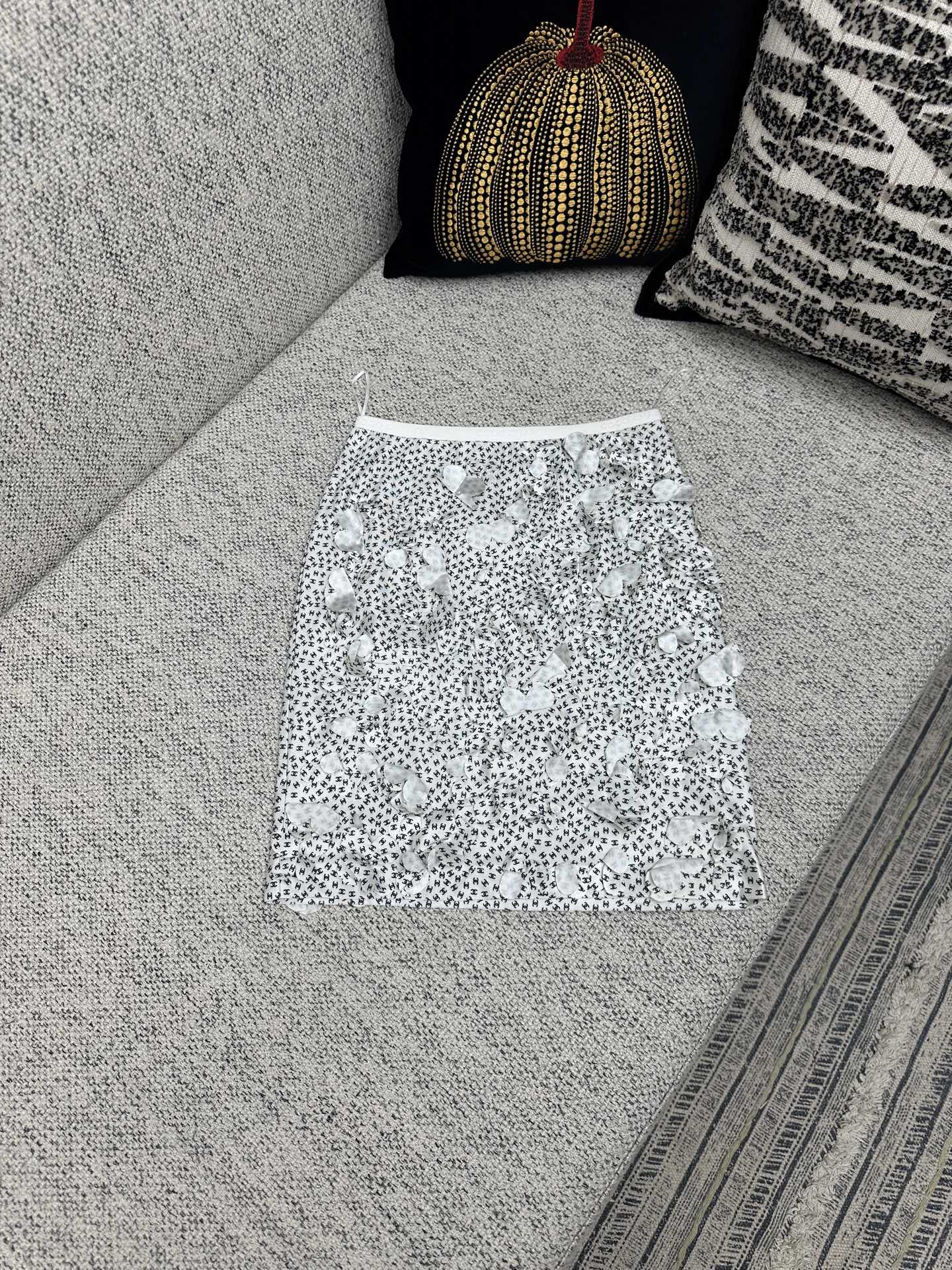 NO:518669,Chanel 25ss new Coco Beach beach series printed stretch knitted casual skirt women's white S.M.L., chanel, skirts, alexander wang19860909香奈儿 25ss新款Coco Beach沙滩系列 印花弹力针织休闲长裙 女款 白色 码数S.M.L.,,chanel,skirts,alexander wang,Men's clothing