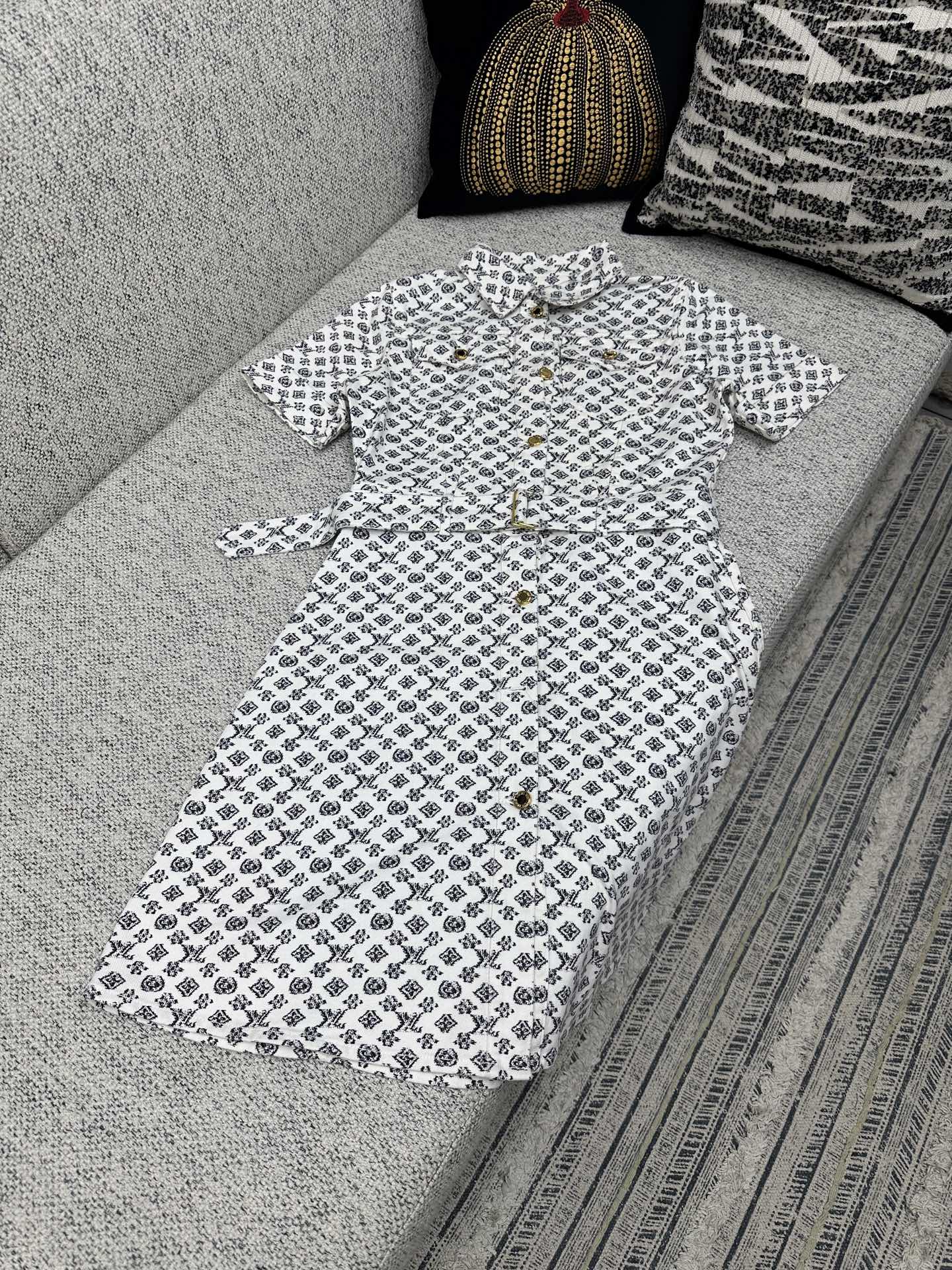 NO:518653,Donkey 25ss new denim denim square collar dress, high-end version, women's style!  S.M.L.,,louis vuitton,louis vuitton,skirts,alexander wang19860909驴家25ss新款丹宁牛仔方领连衣裙,高版本,女款！ 码数S.M.L.,,louis vuitton,louis vuitton,skirts,alexander wang,Men's clothing