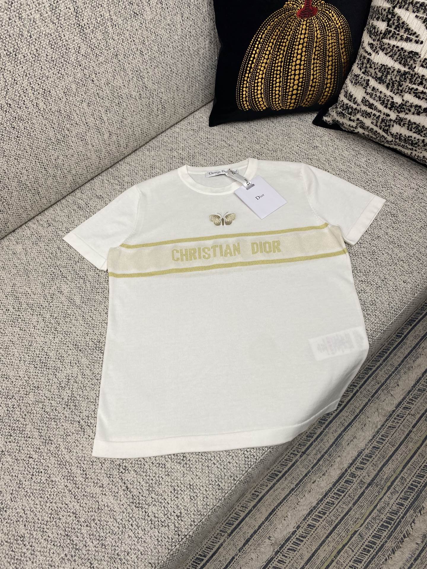 NO:518647,Dior 25ss new round neck butterfly knitted short sleeves, letters on chest and butterfly hook pattern, high version, S.M.L.,,dior,T-shirt,alexander wang19860909迪奥25ss新款圆领蝴蝶针织短袖 胸前字母与蝴蝶钩花图案 高版本 码数S.M.L.,,dior,T-shirt,alexander wang,Men's clothing