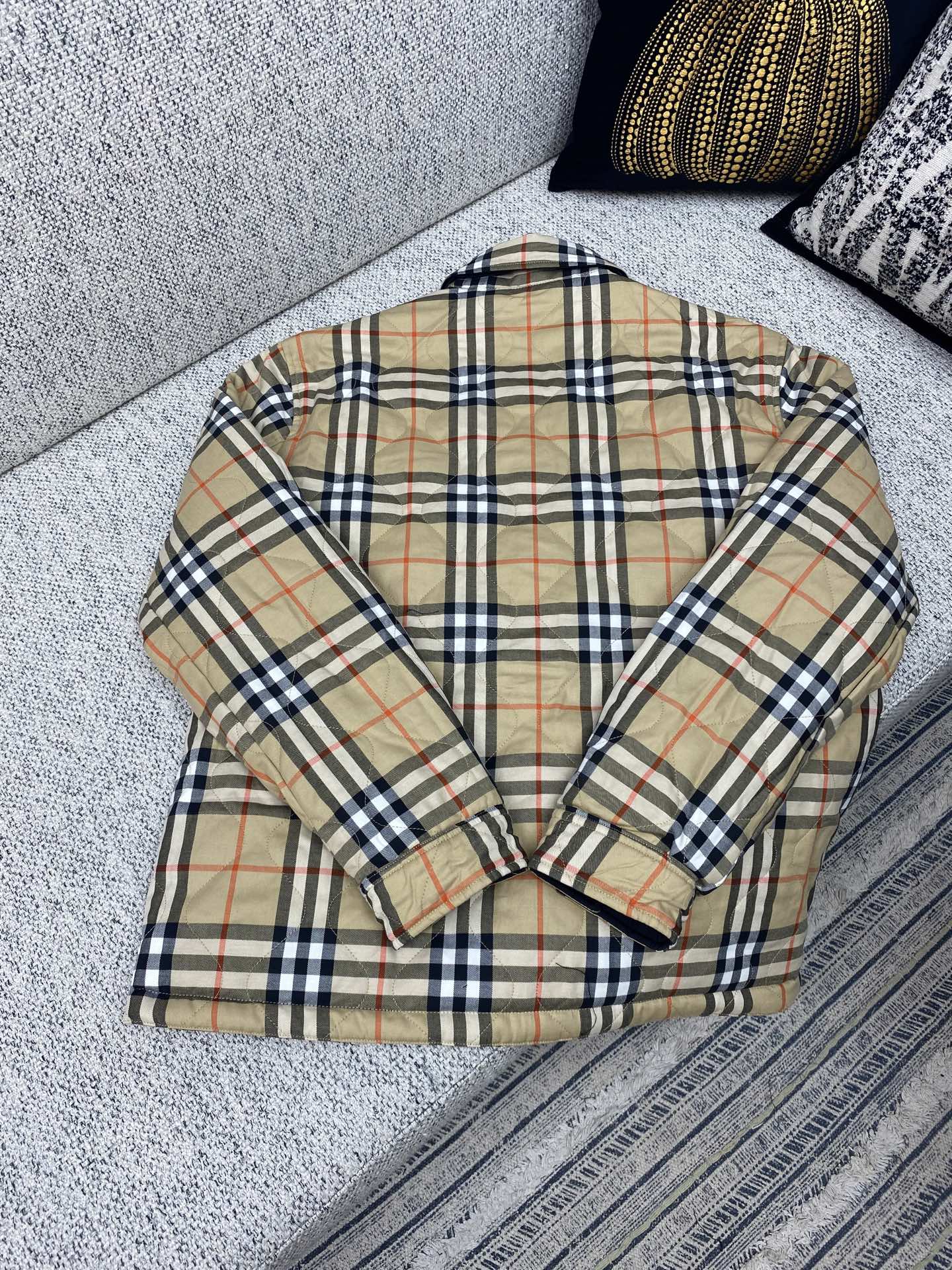 💰380 巴宝莉        25ss辛苦双面穿绗缝衬衫式棉服 男款 高版本
码数：S.M.L.XL.XXL.