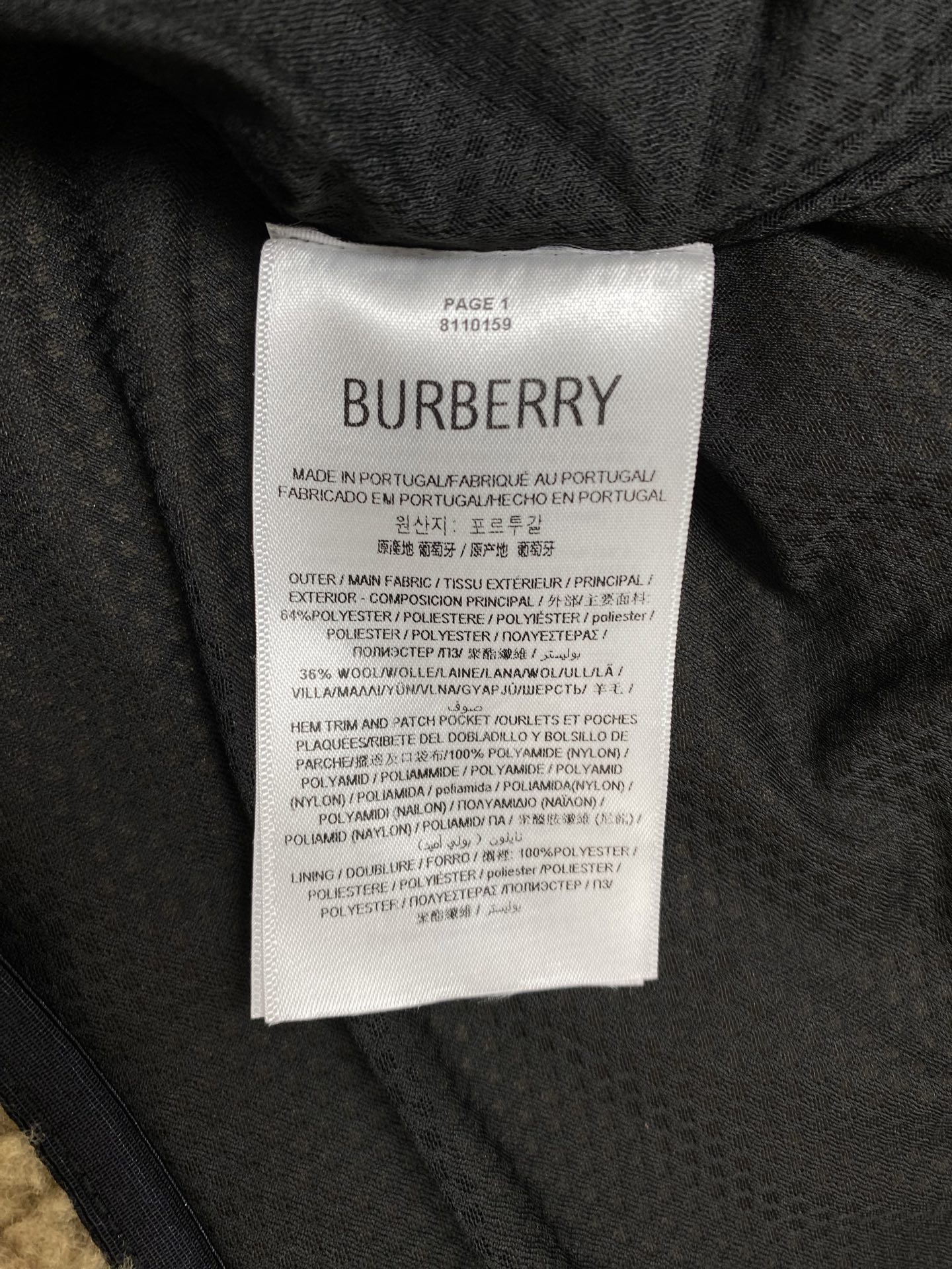 巴宝莉 25ss新款短款绒头背心，选用羊毛混纺面料打造。呈现修身版型，搭配透气网眼内衬。点缀毛巾布骑士印