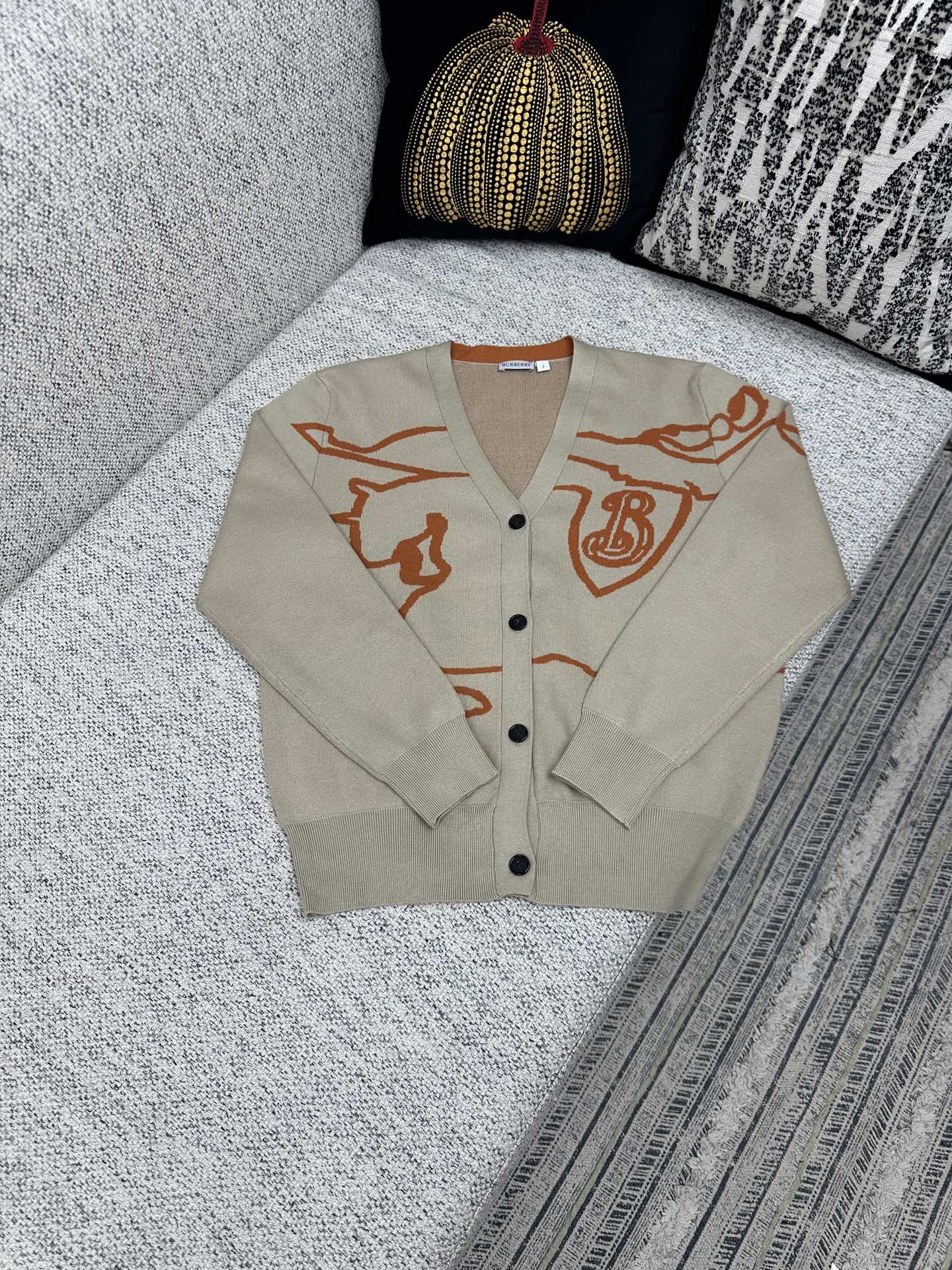 巴宝莉 25ss新款马术骑士徽标单排扣V领休闲长袖针织衫 男女同款 高版本码数：S.M.L.XL.