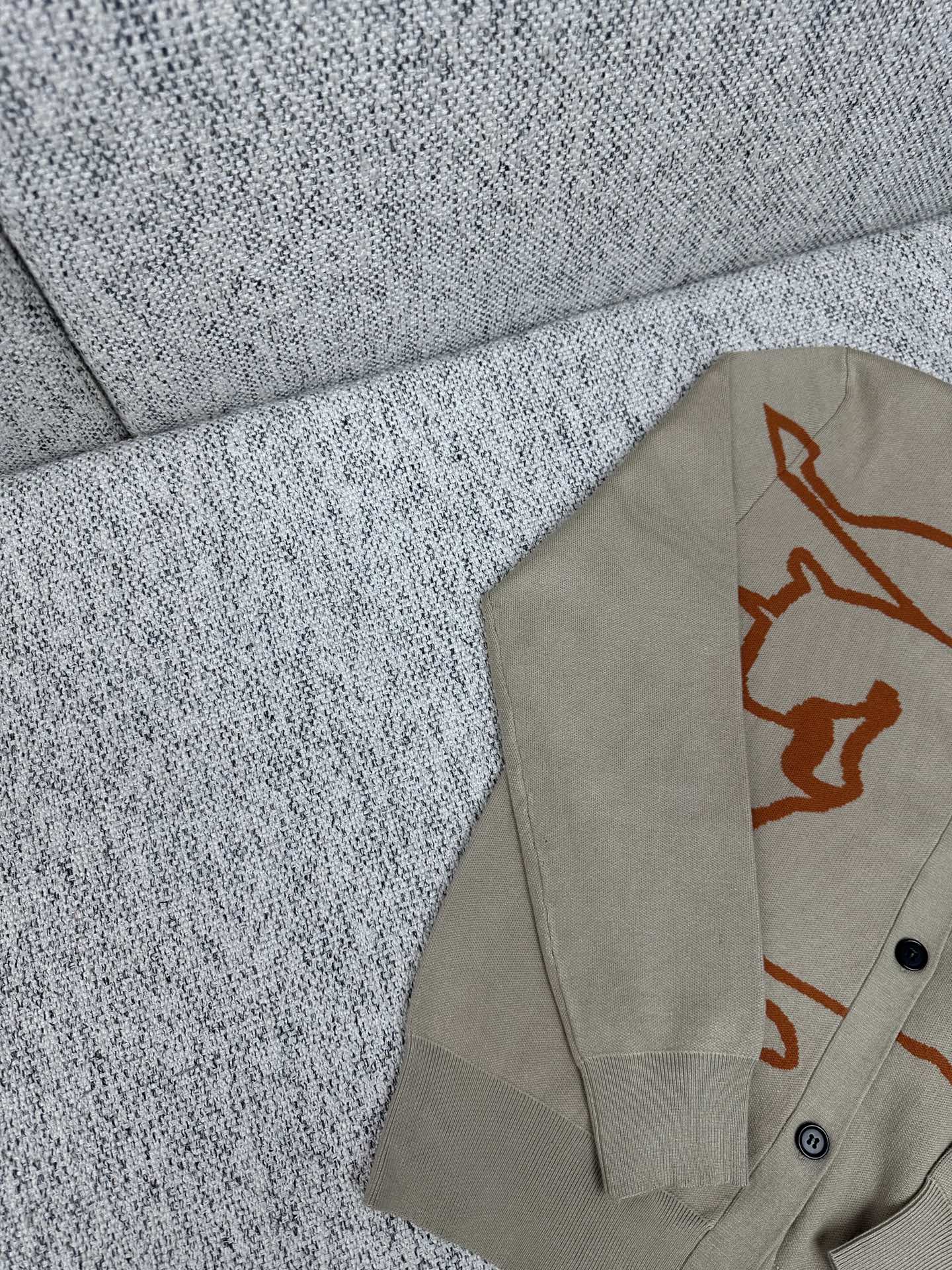 巴宝莉 25ss新款马术骑士徽标单排扣V领休闲长袖针织衫 男女同款 高版本码数：S.M.L.XL.