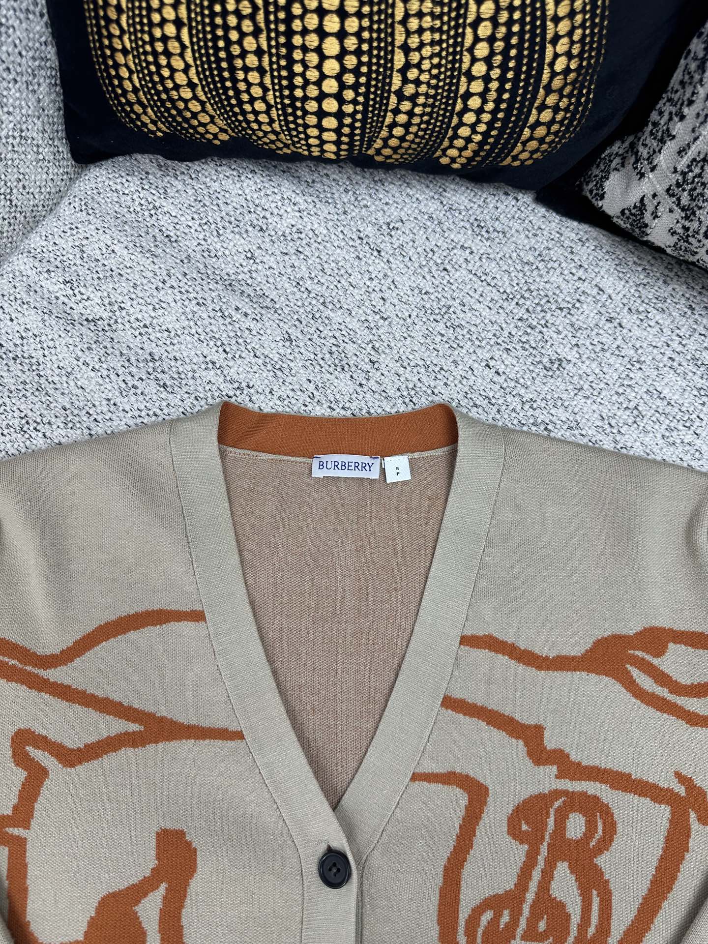 巴宝莉 25ss新款马术骑士徽标单排扣V领休闲长袖针织衫 男女同款 高版本码数：S.M.L.XL.