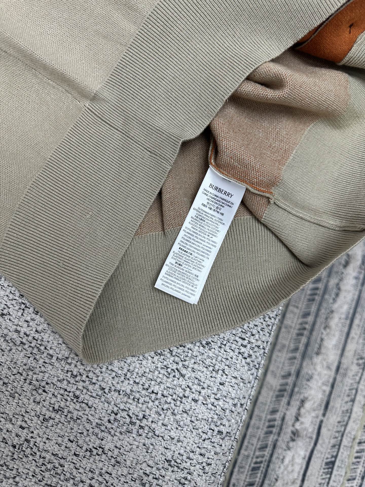 巴宝莉 25ss新款马术骑士徽标单排扣V领休闲长袖针织衫 男女同款 高版本码数：S.M.L.XL.