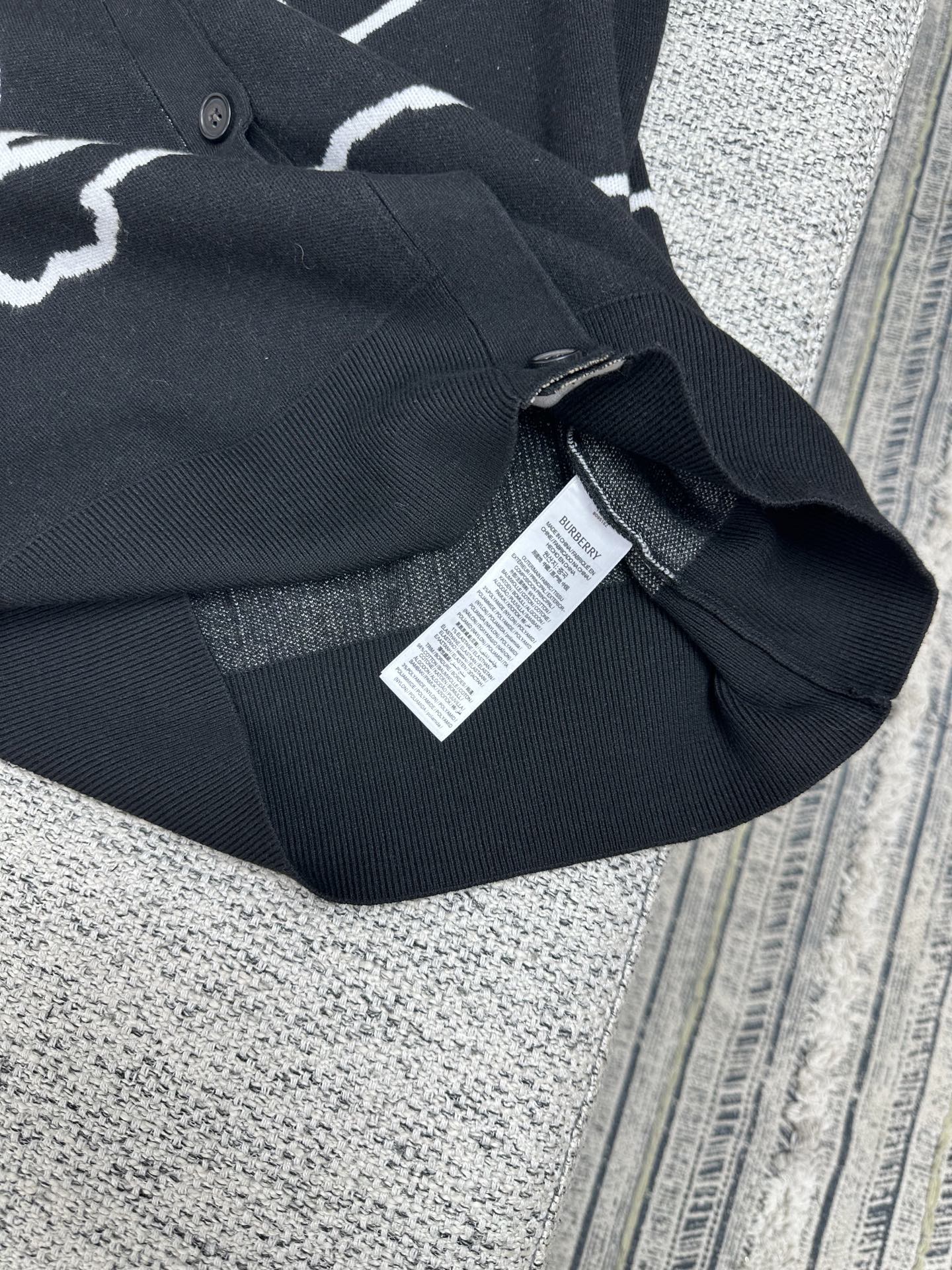 巴宝莉 25ss新款马术骑士徽标单排扣V领休闲长袖针织衫 男女同款 高版本码数：S.M.L.XL.