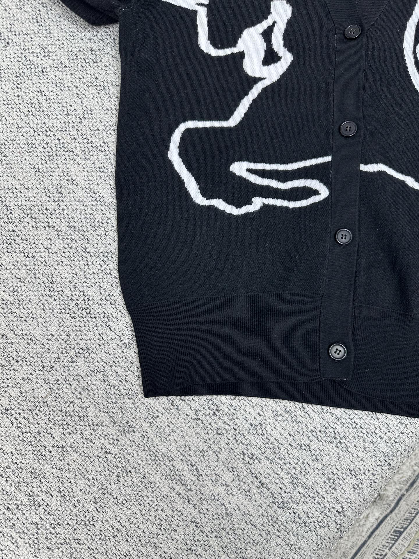 巴宝莉 25ss新款马术骑士徽标单排扣V领休闲长袖针织衫 男女同款 高版本码数：S.M.L.XL.