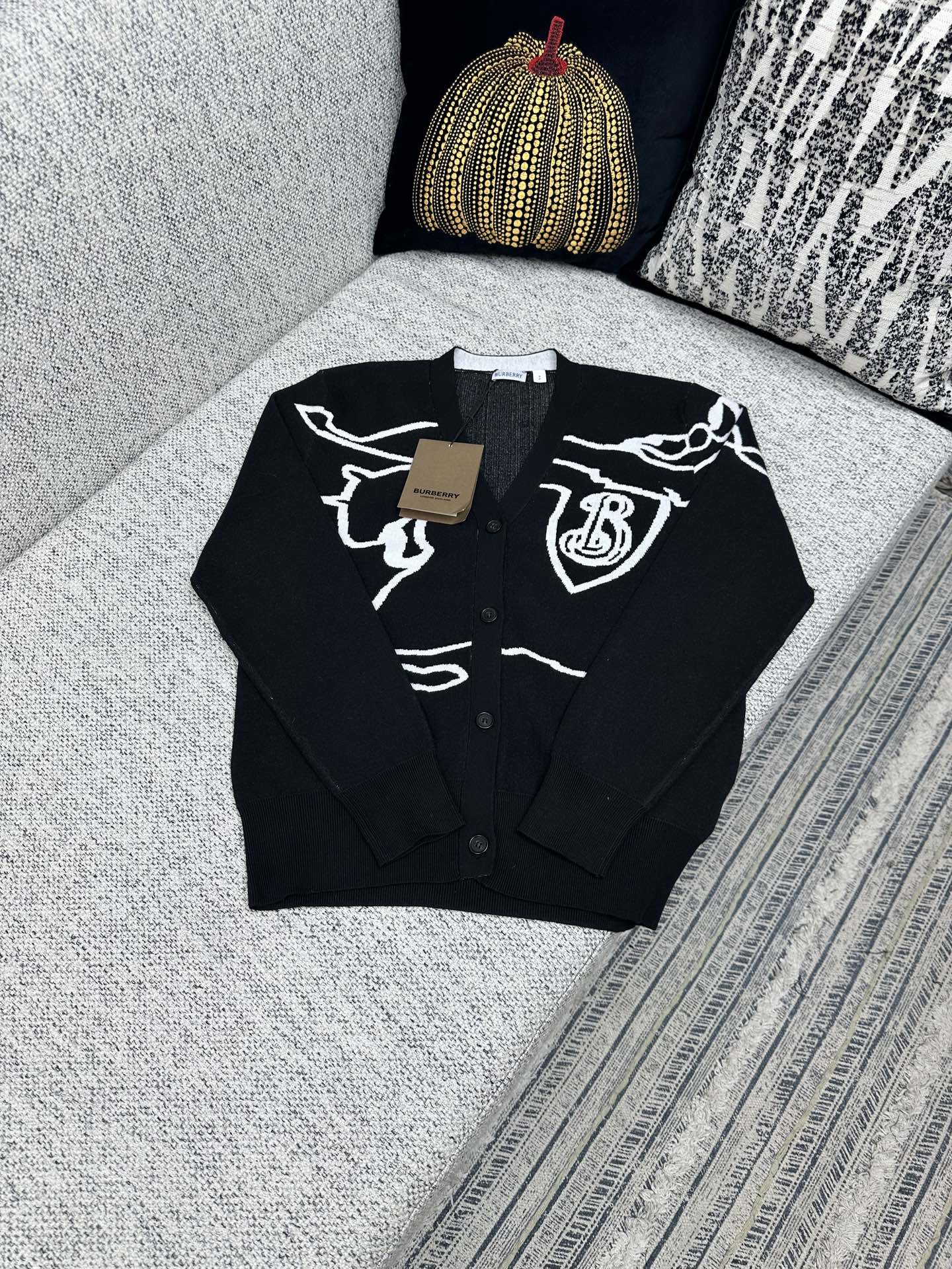 巴宝莉 25ss新款马术骑士徽标单排扣V领休闲长袖针织衫 男女同款 高版本码数：S.M.L.XL.