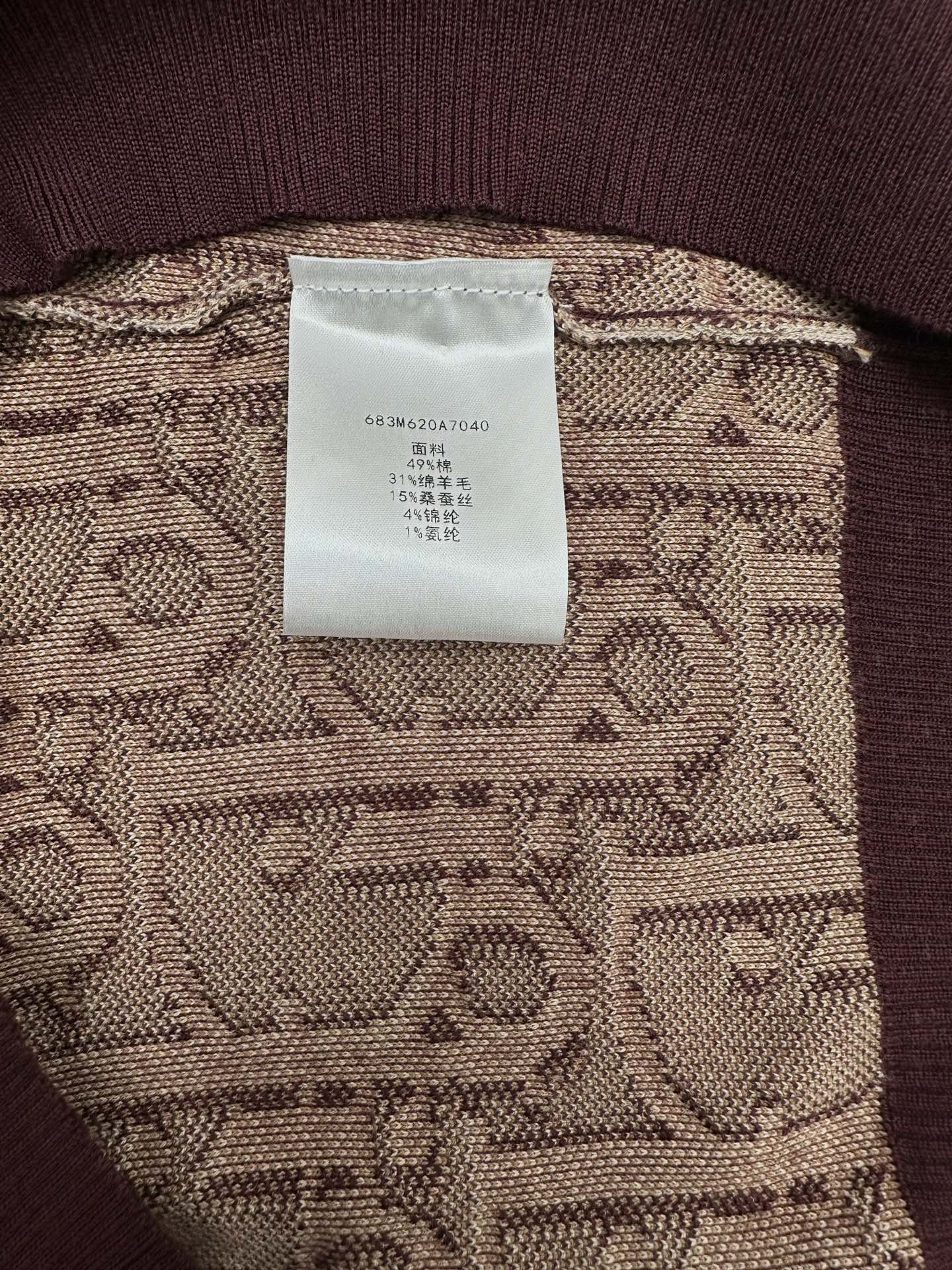 Dior 迪奥 针织衫突显 Dior 的