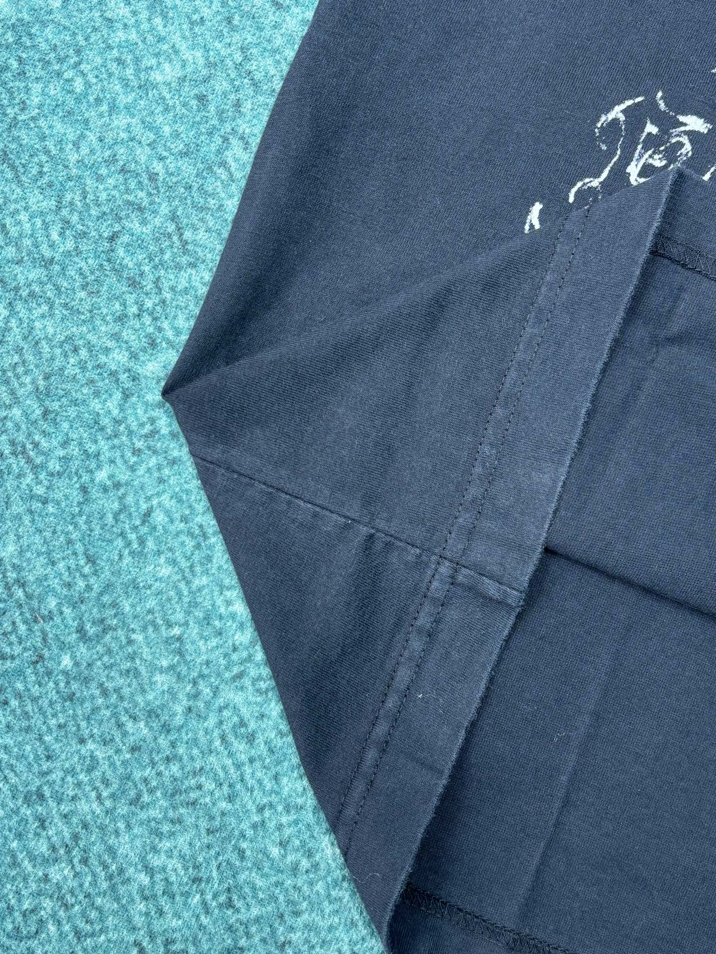 Balenciaga 巴黎世家 26SS 新款x New Year 字母印花圆领套头短袖 T恤 宽松版型 男款