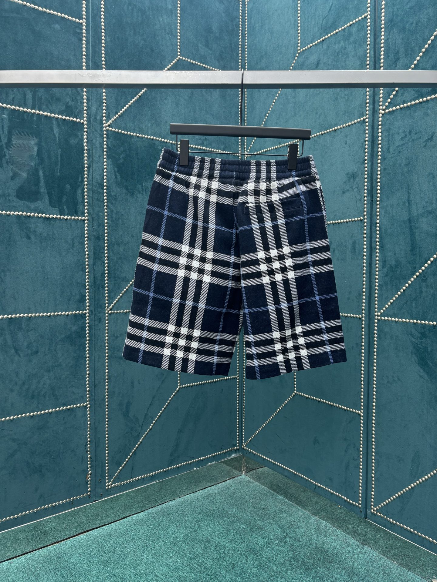 Burberry 巴宝莉 26ss新款 条格纹中腰直筒 休闲短裤 男款 黑色