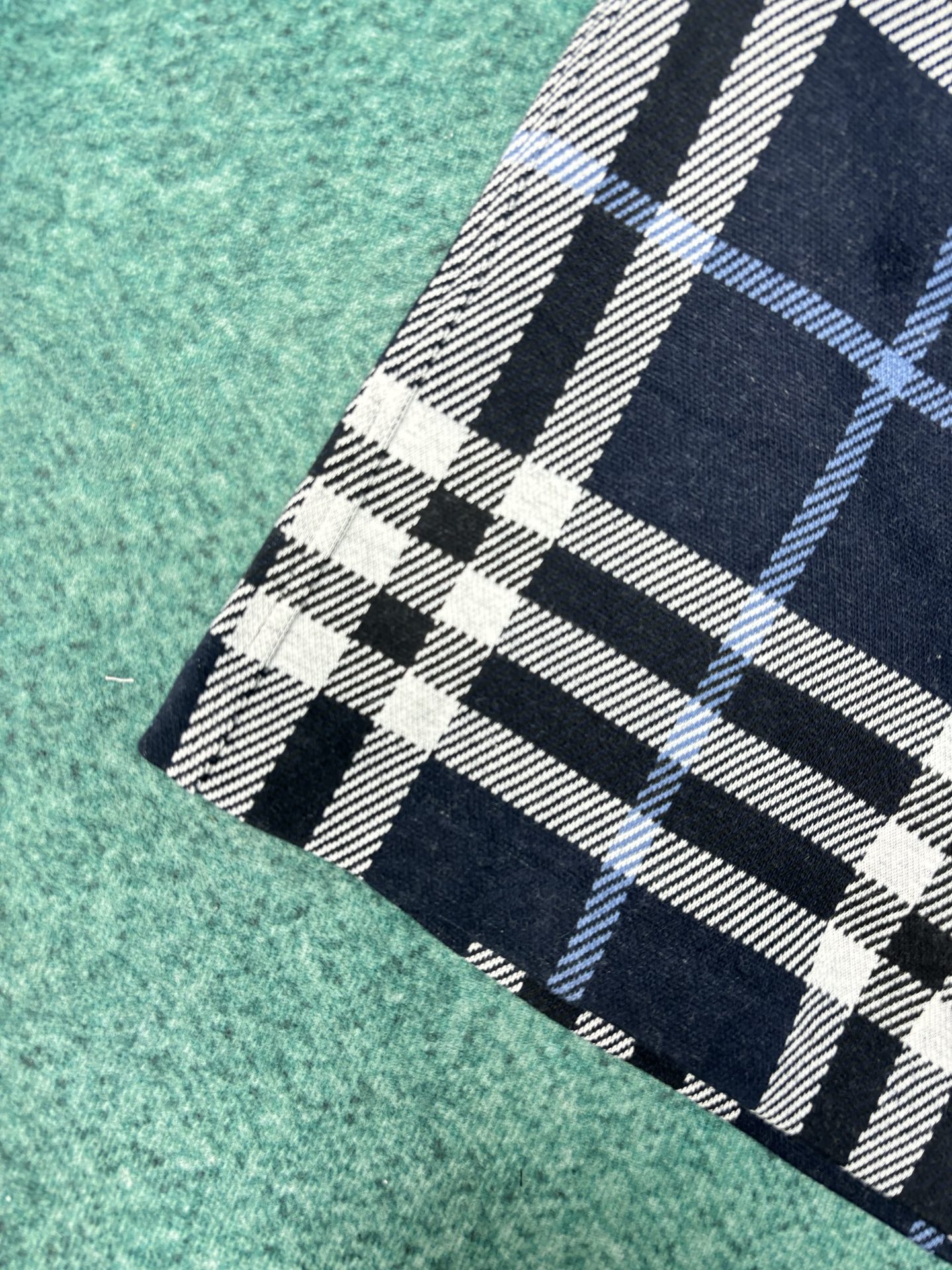 Burberry 巴宝莉 26ss新款 条格纹中腰直筒 休闲短裤 男款 黑色