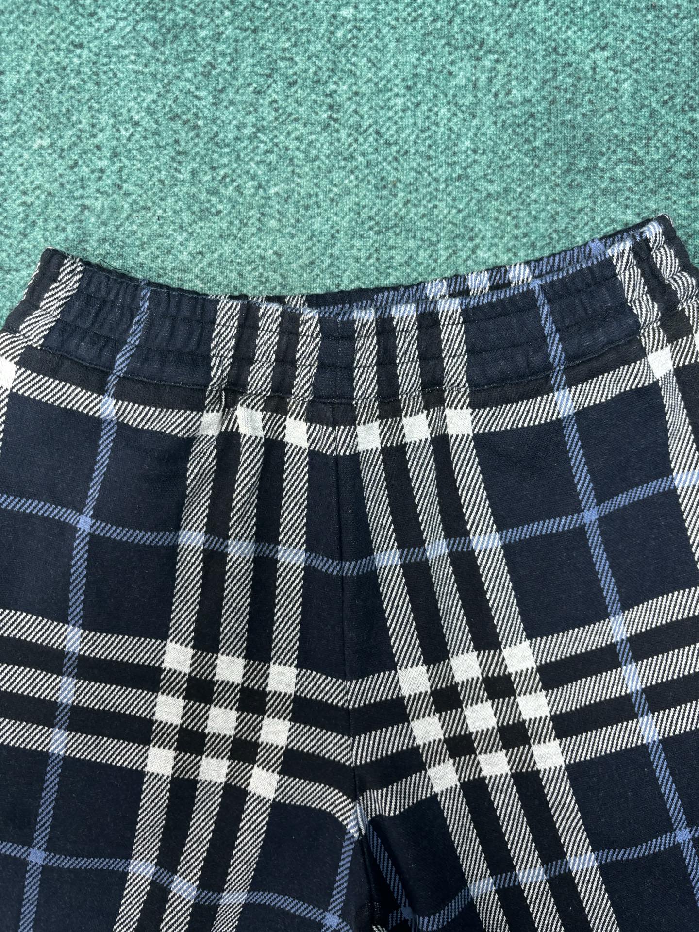Burberry 巴宝莉 26ss新款 条格纹中腰直筒 休闲短裤 男款 黑色